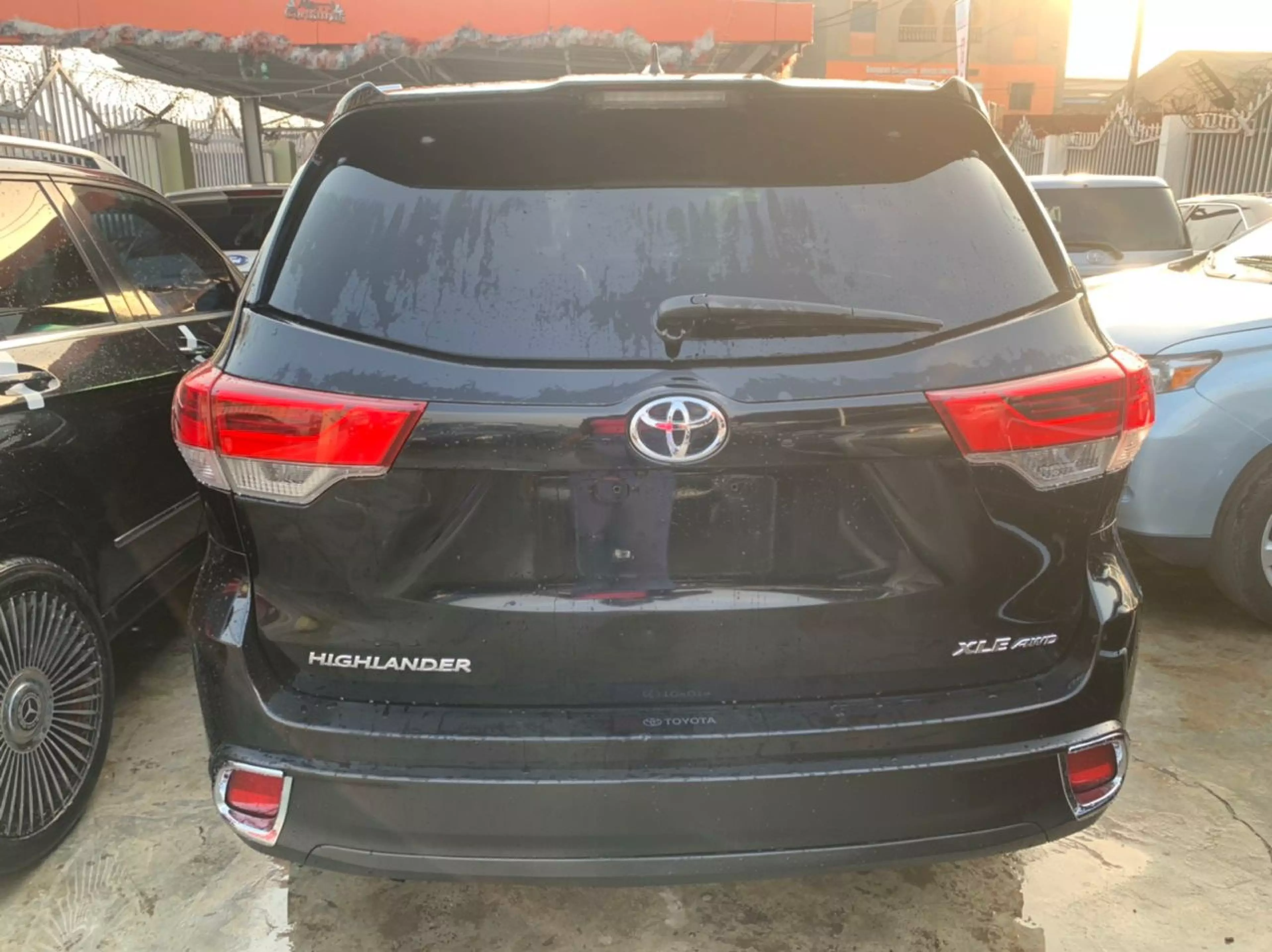 Toyota Highlander   - 2016