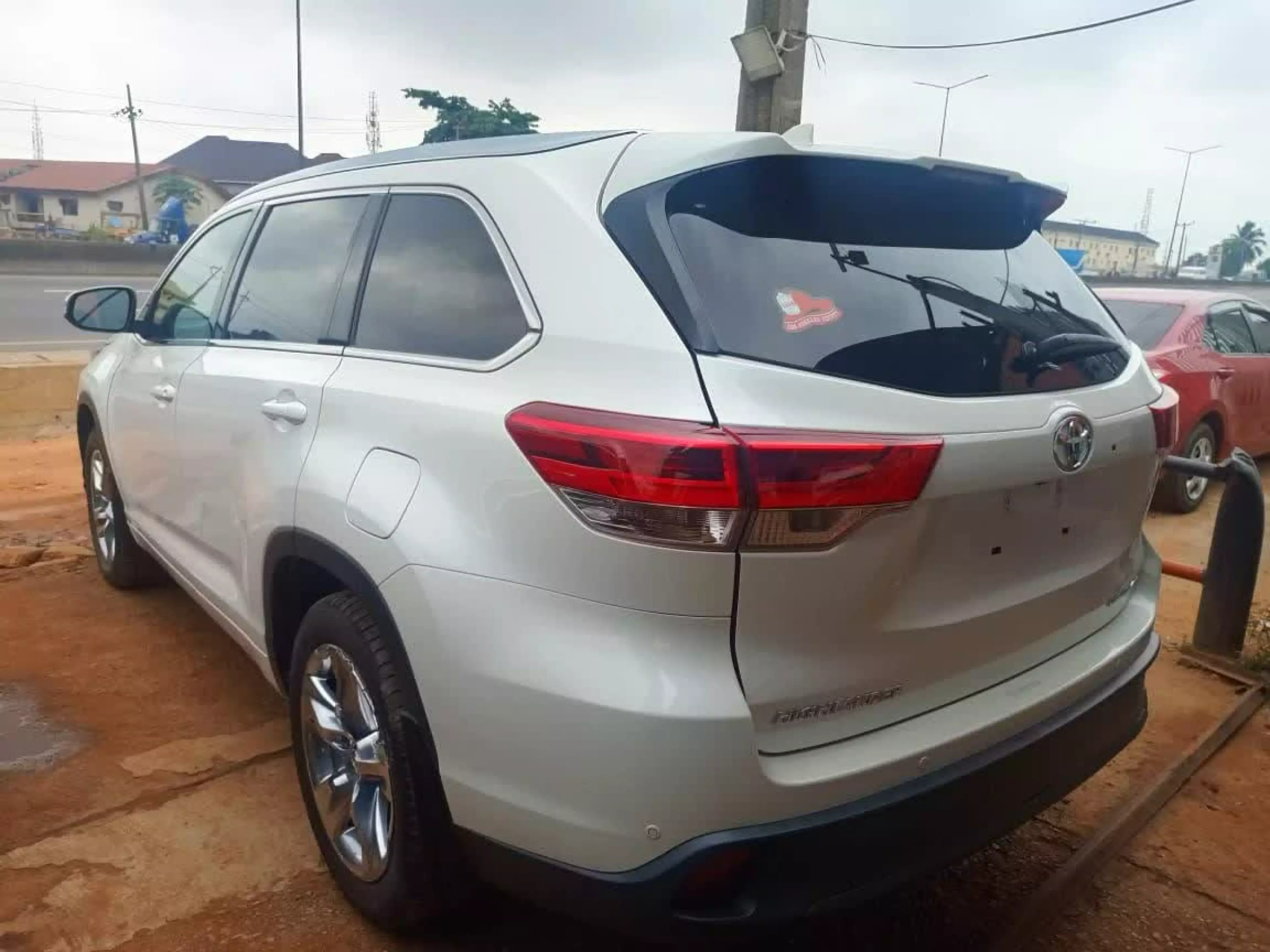 Toyota Highlander   - 2016