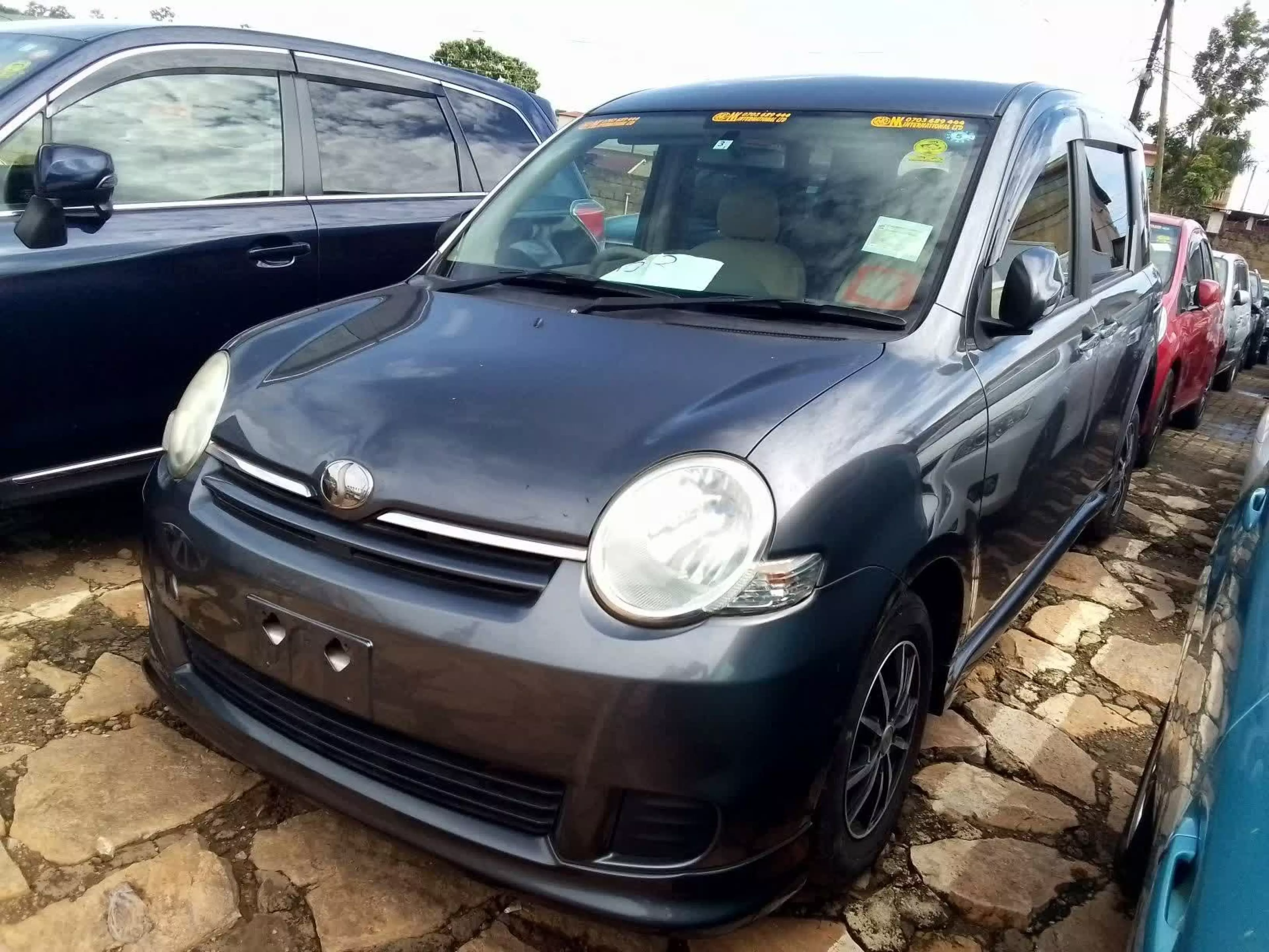 Toyota Sienta - 2009