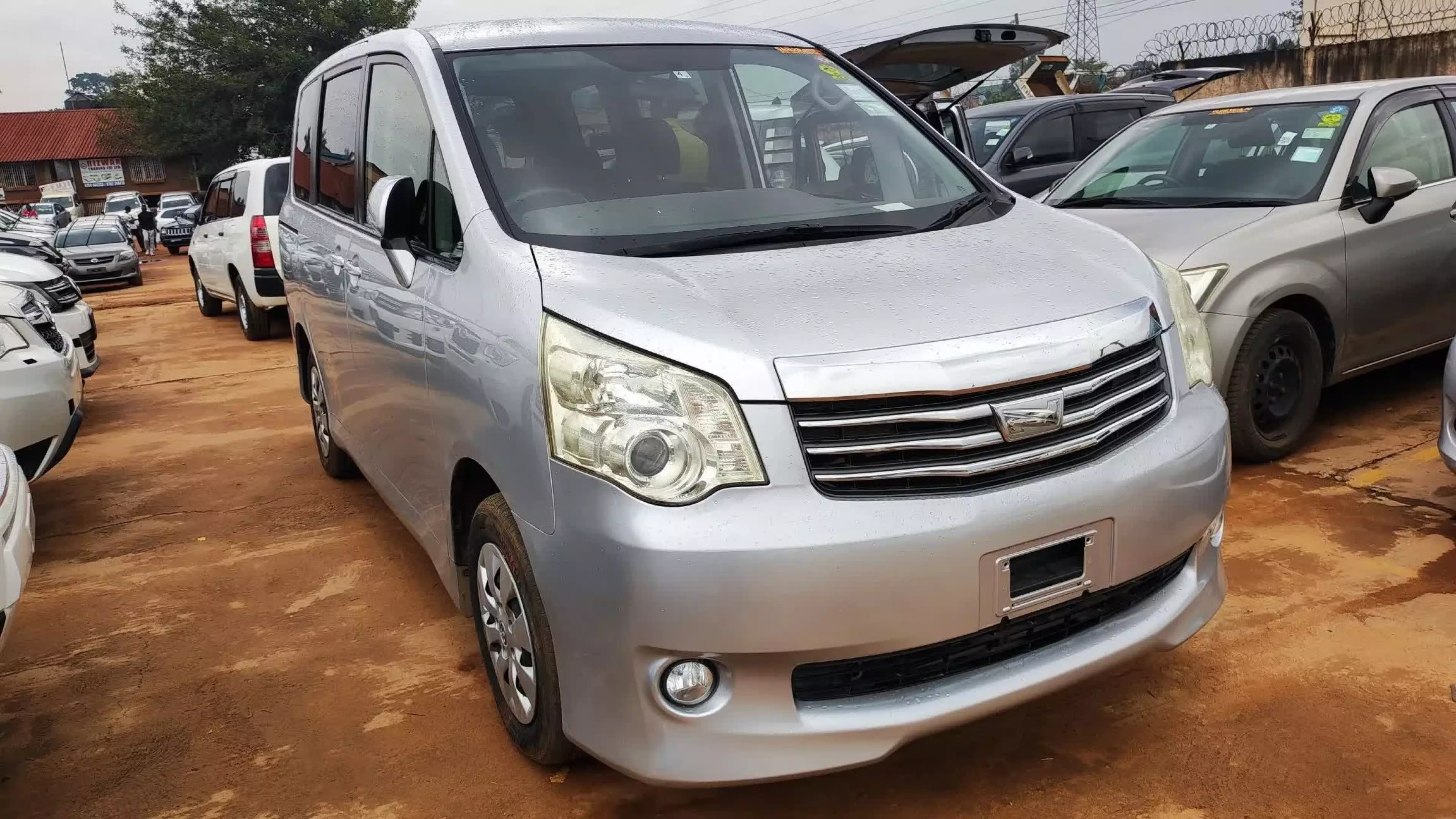 Toyota Noah - 2009