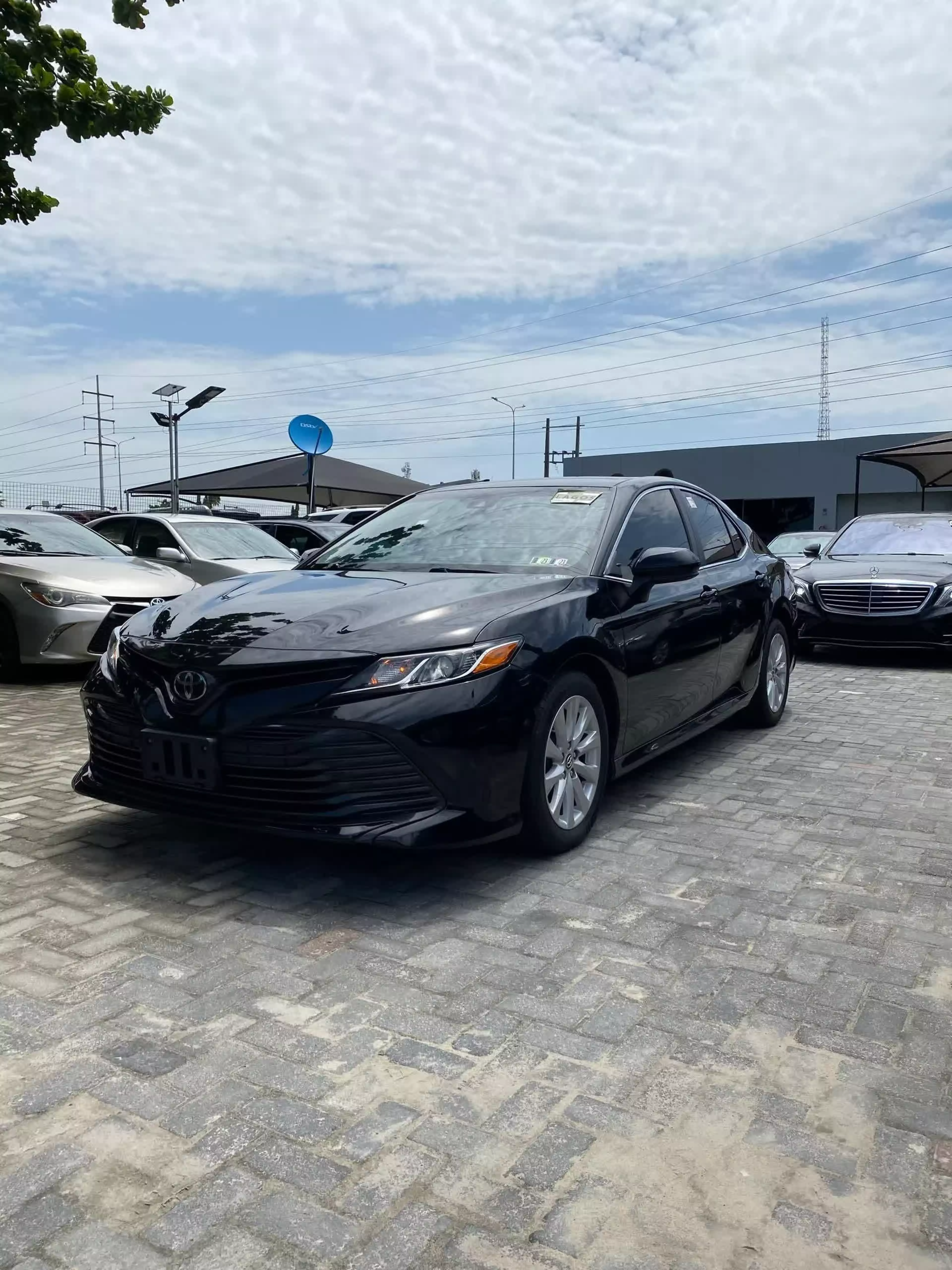 Toyota Camry   - 2018