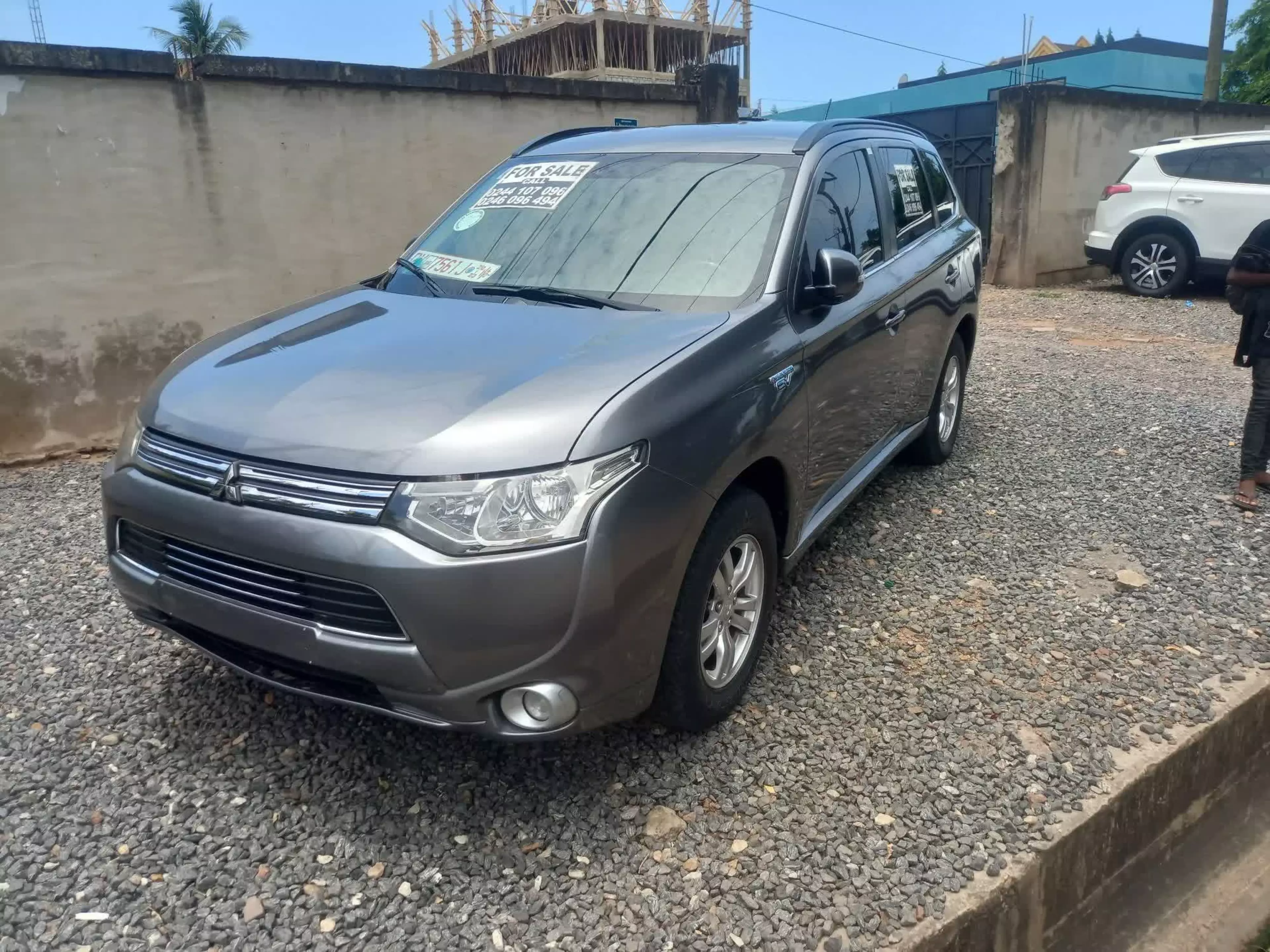 Mitsubishi Outlander hybrid  - 2014
