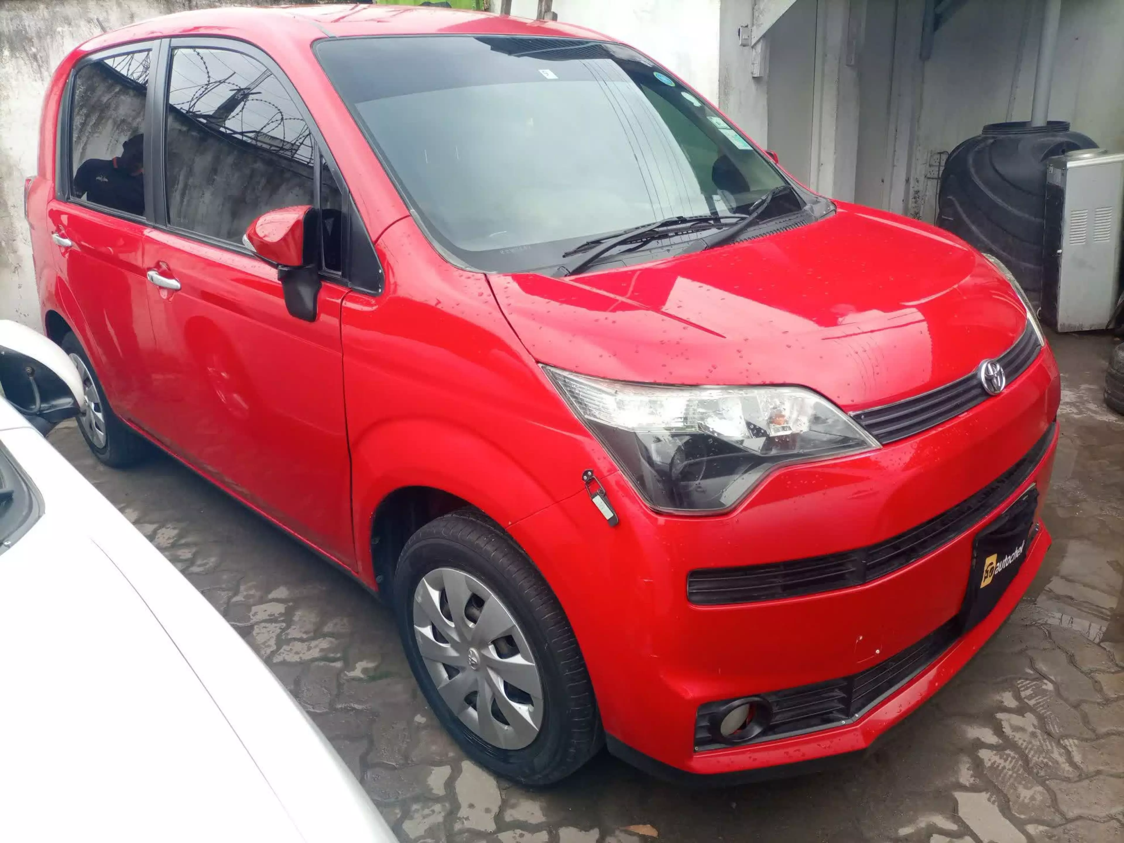 Toyota Spade  - 2012