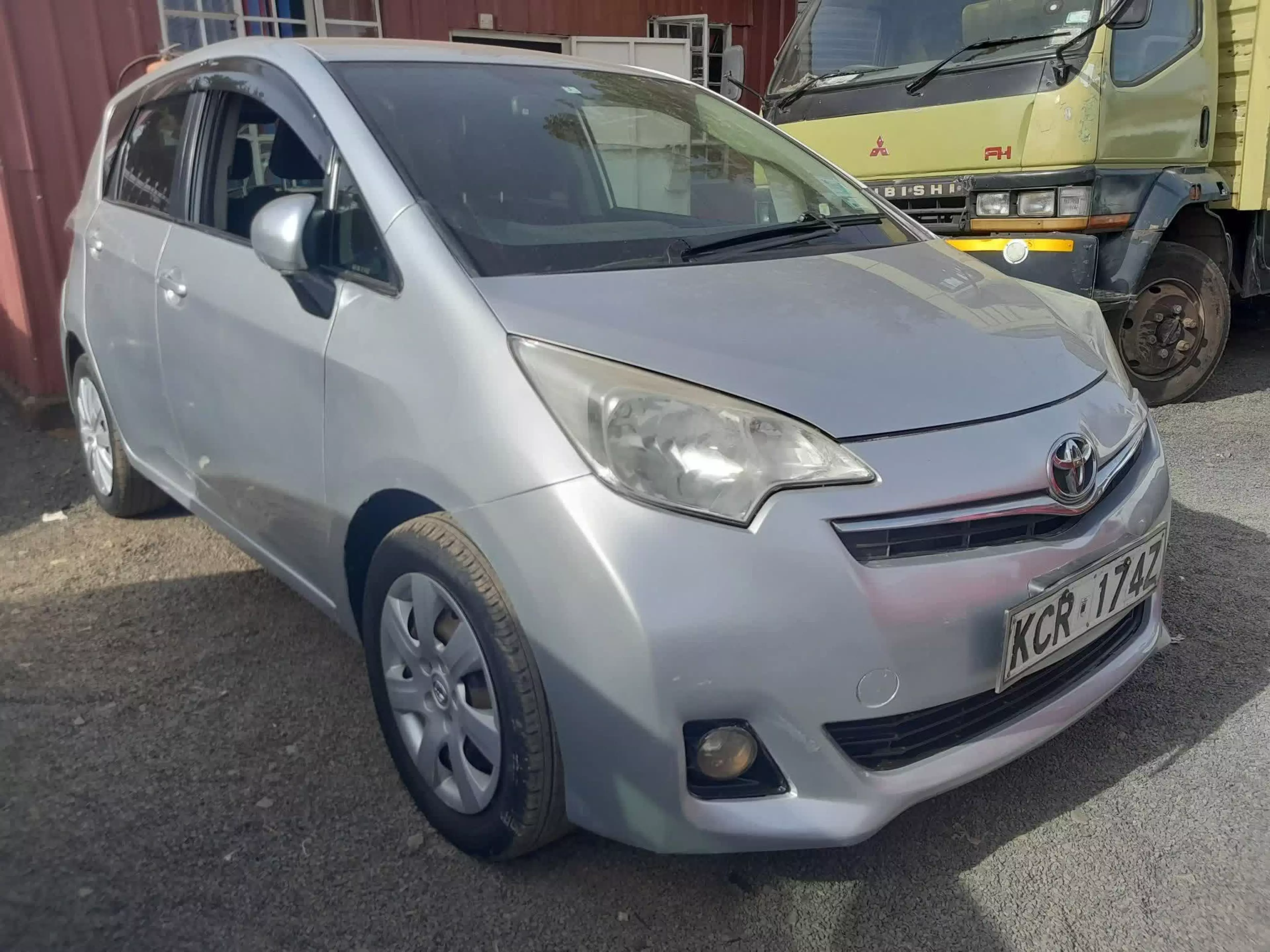 Toyota Ractis - 2009