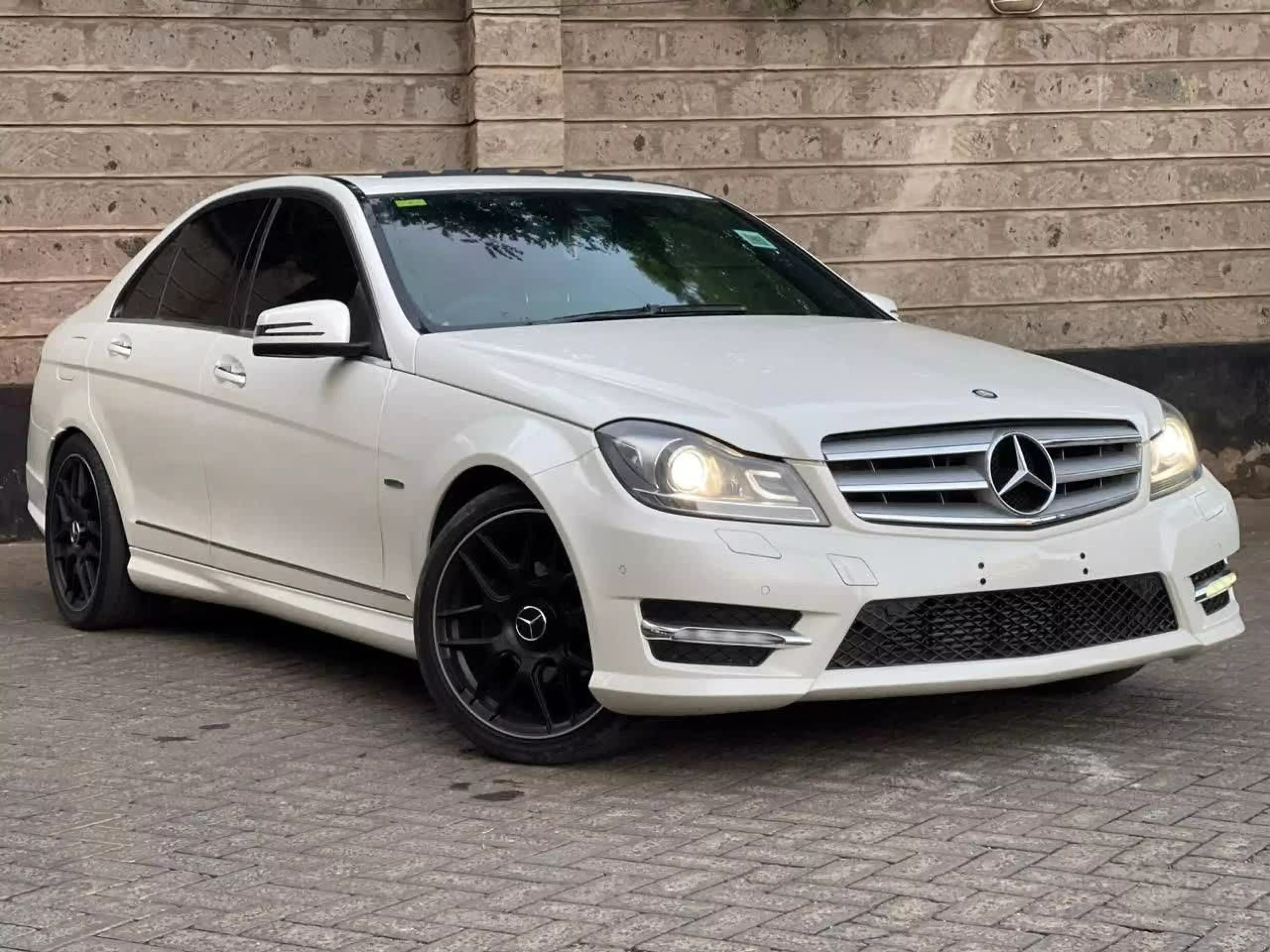 Mercedes-Benz C 200 - 2012