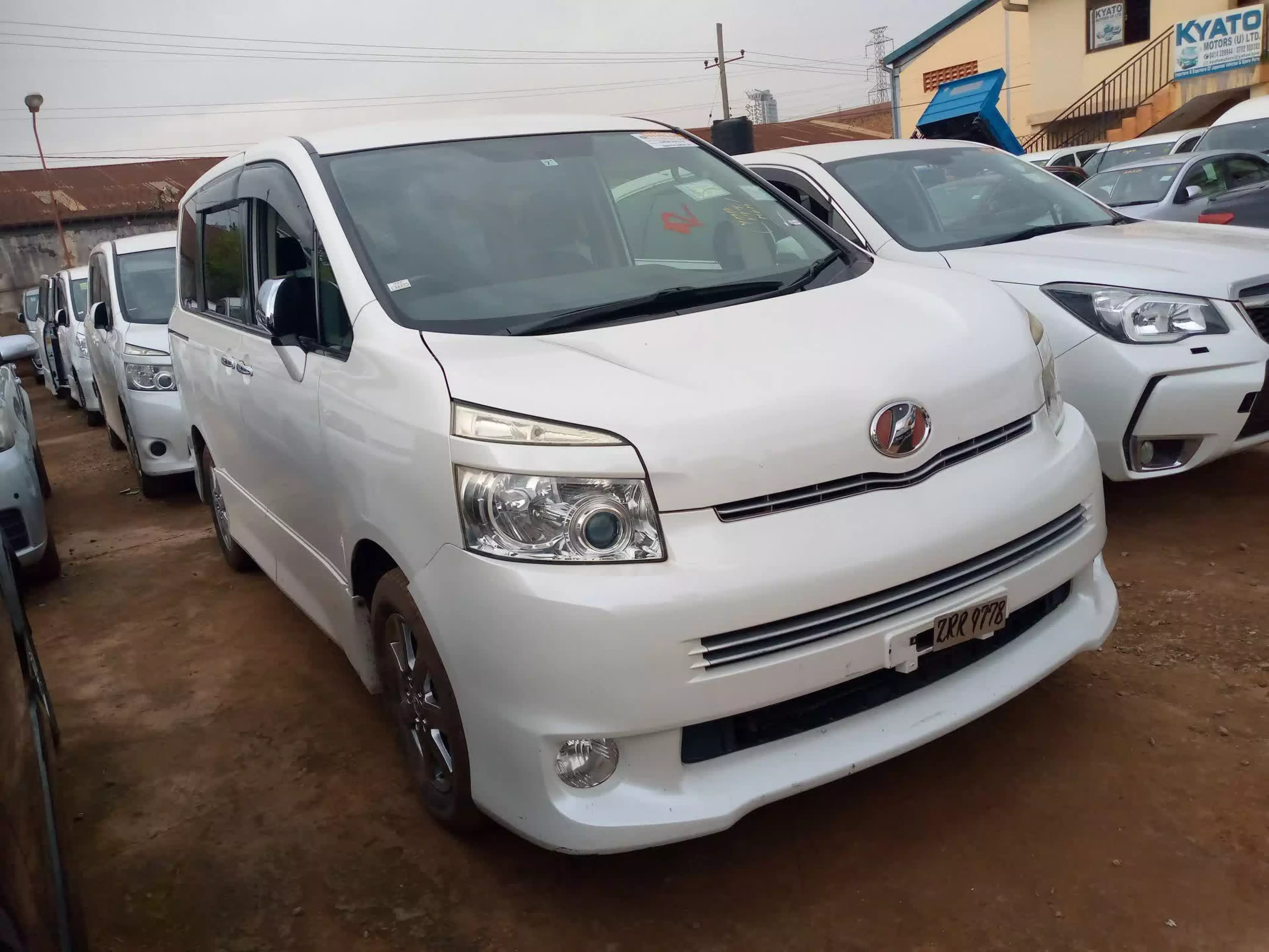 Toyota Voxy  - 2008