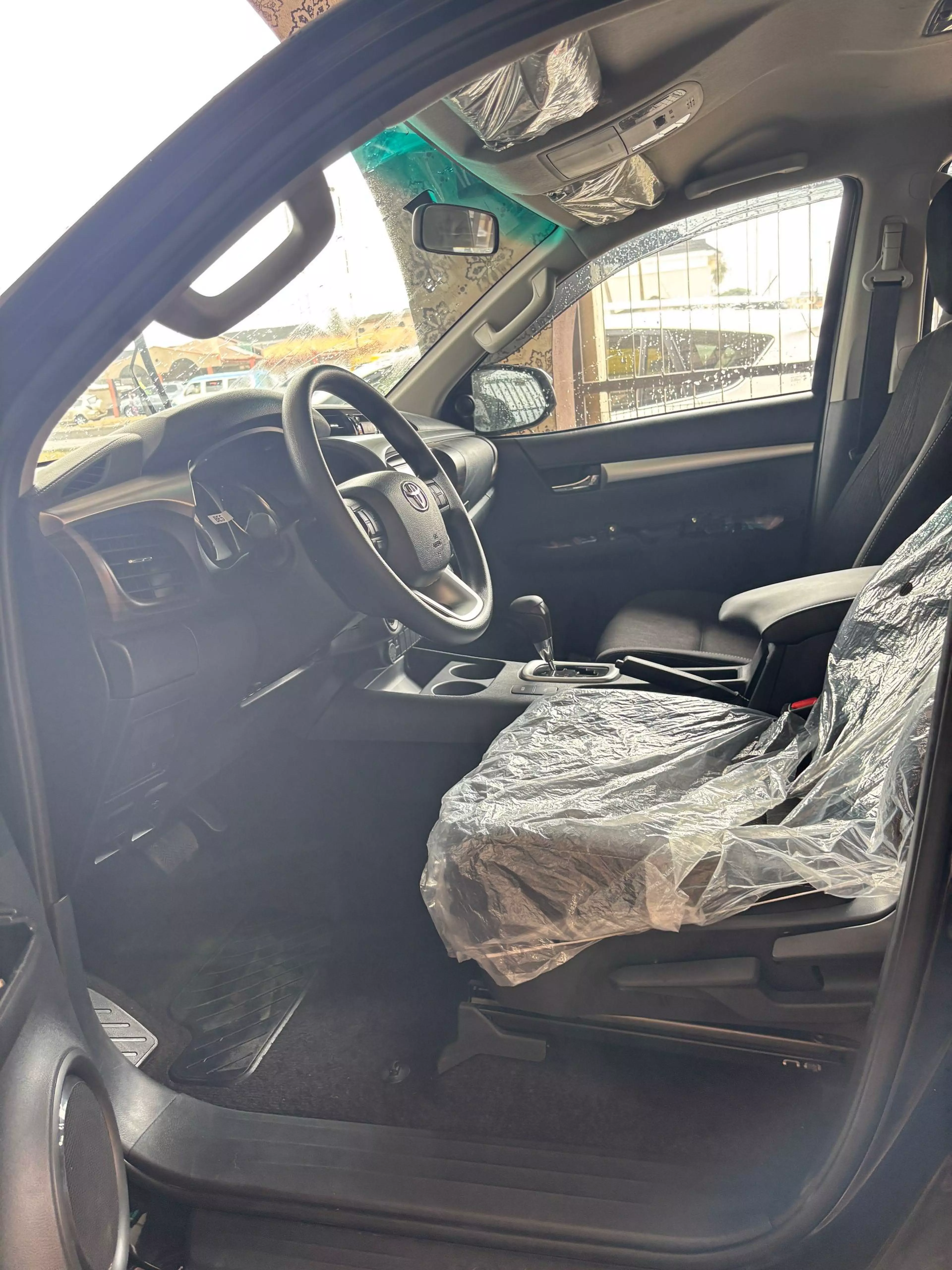Toyota Hilux   - 2024