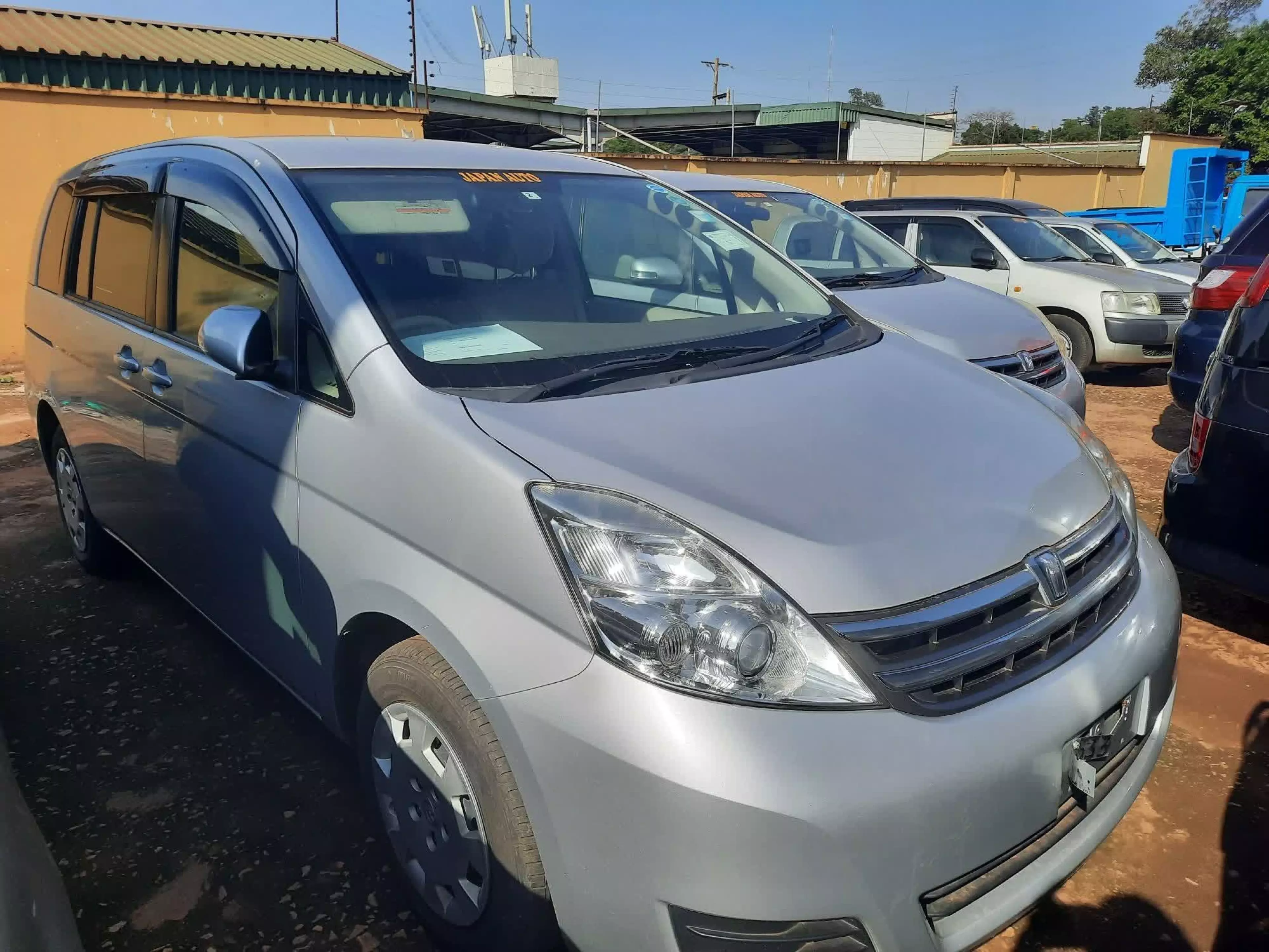 Toyota Isis  - 2009