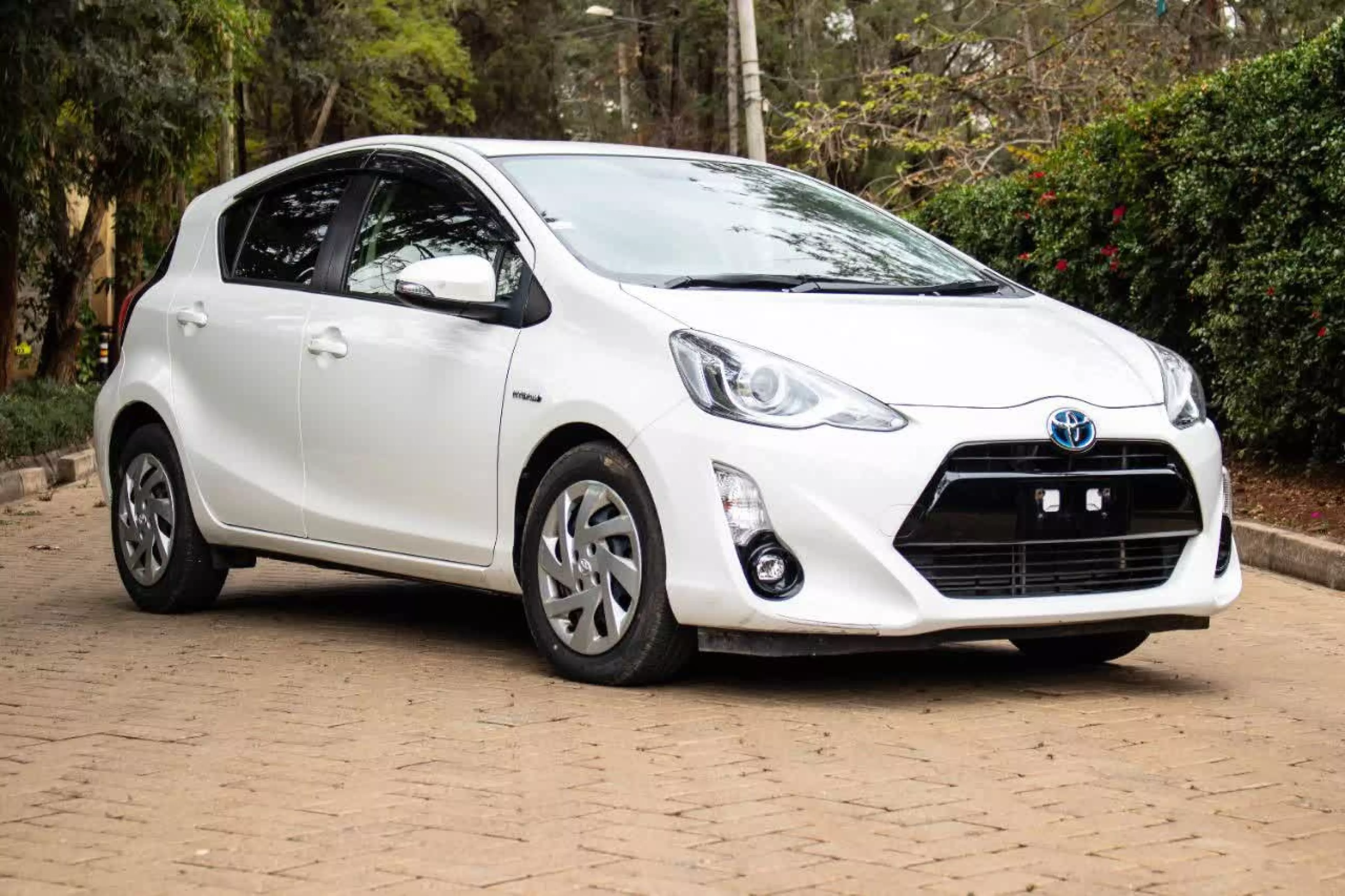 Toyota Aqua Hybrid - 2015