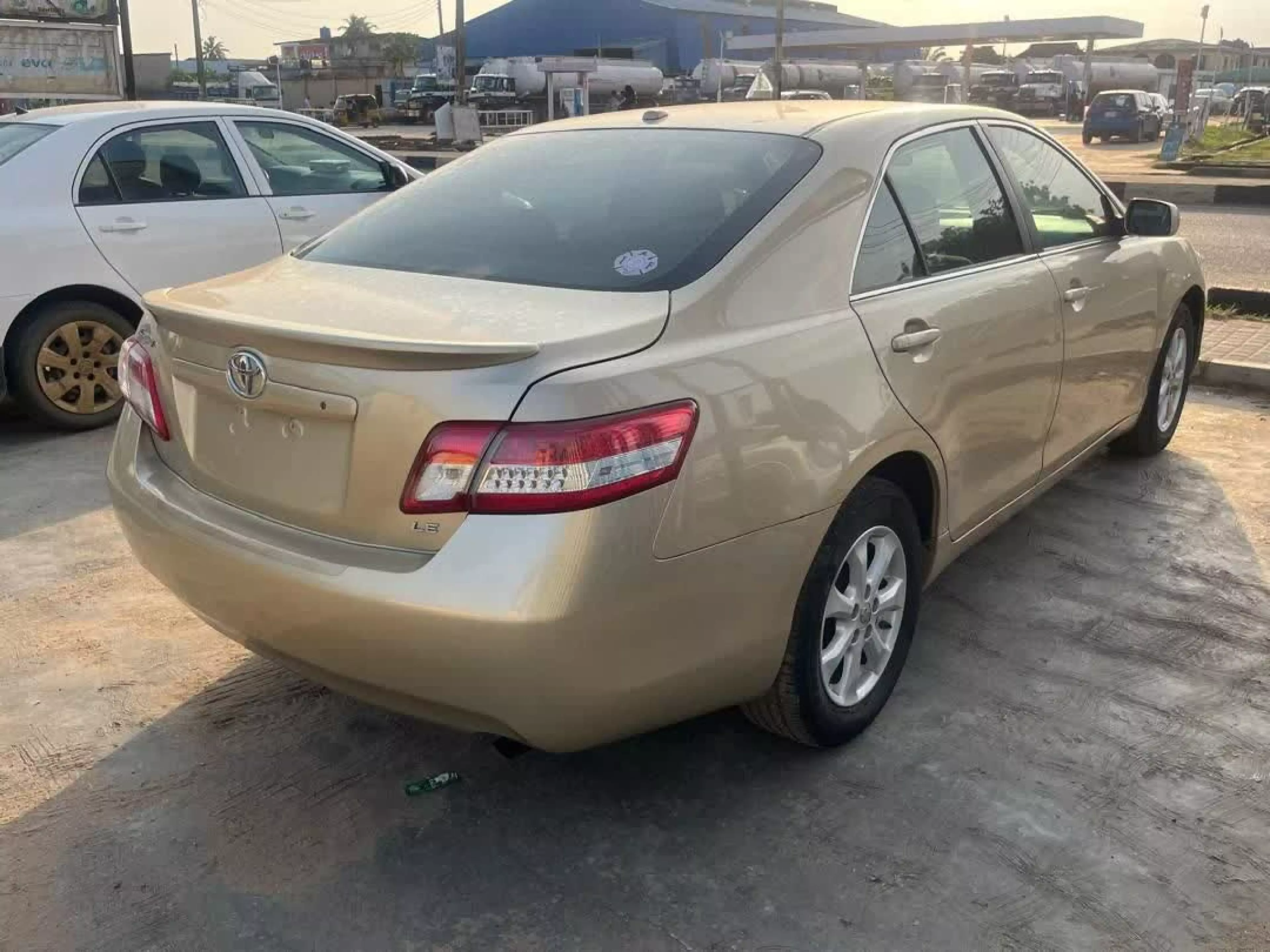 Toyota Camry   - 2011