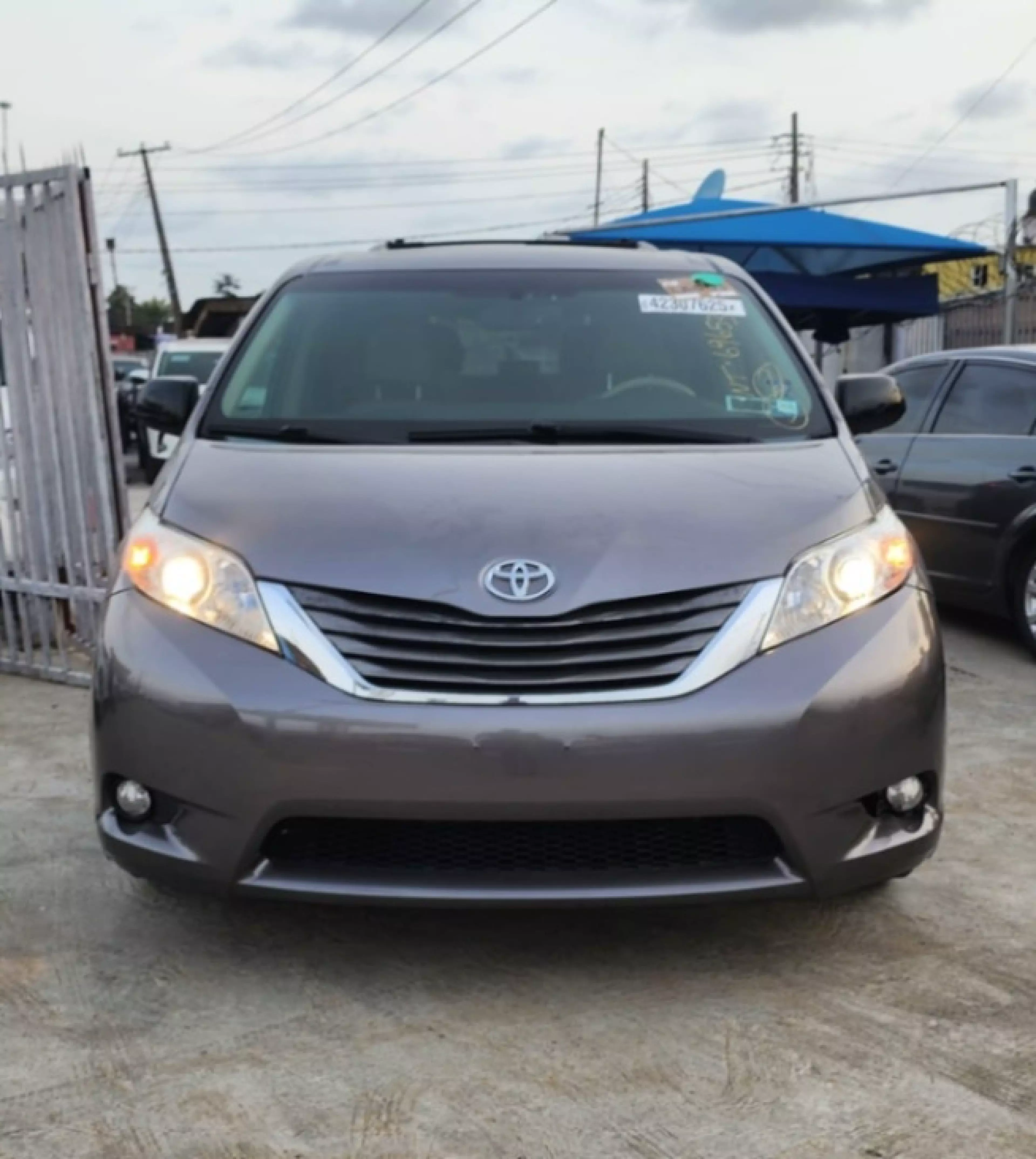 Toyota Sienna - 2013