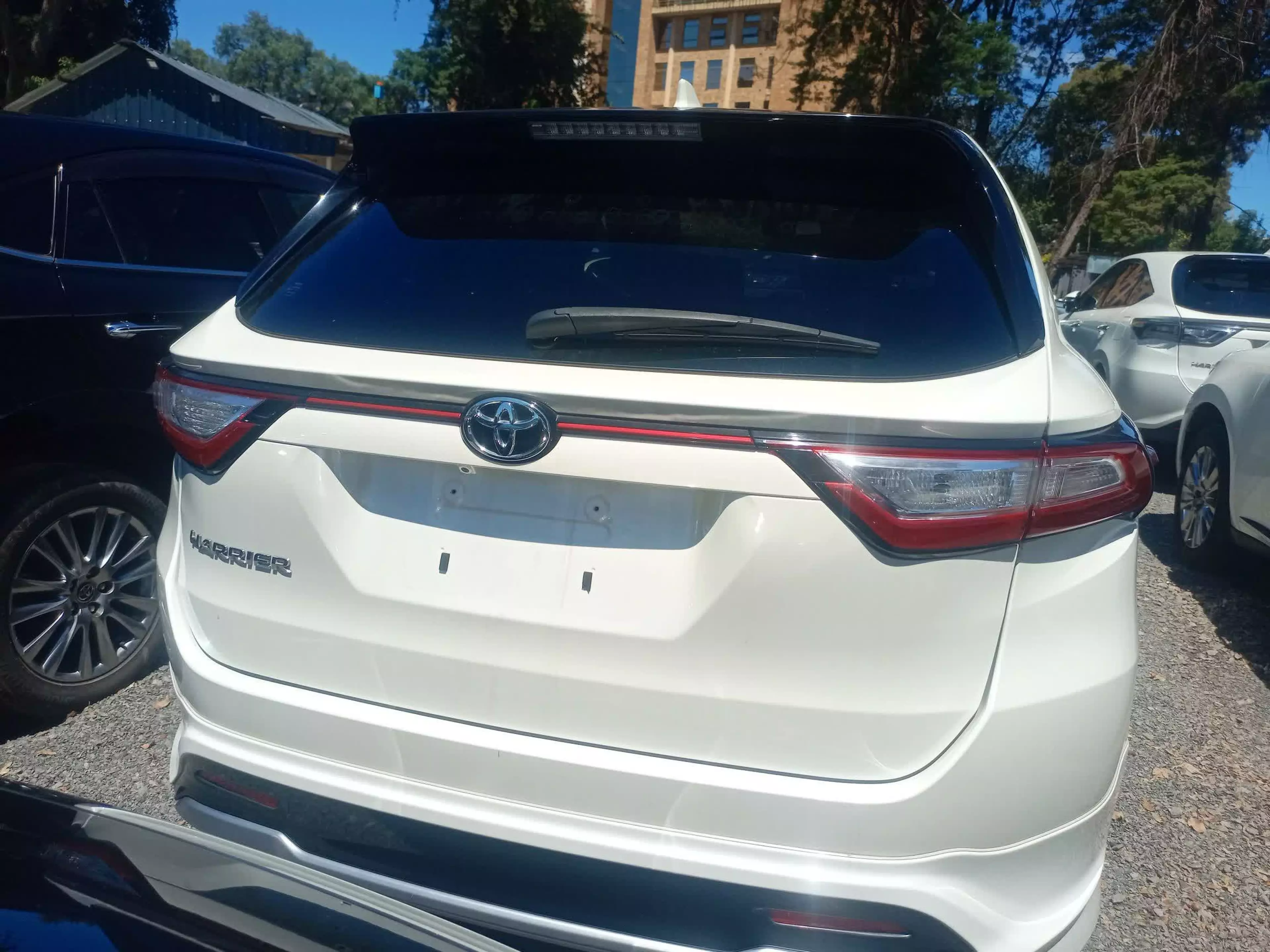 Toyota Harrier   - 2017