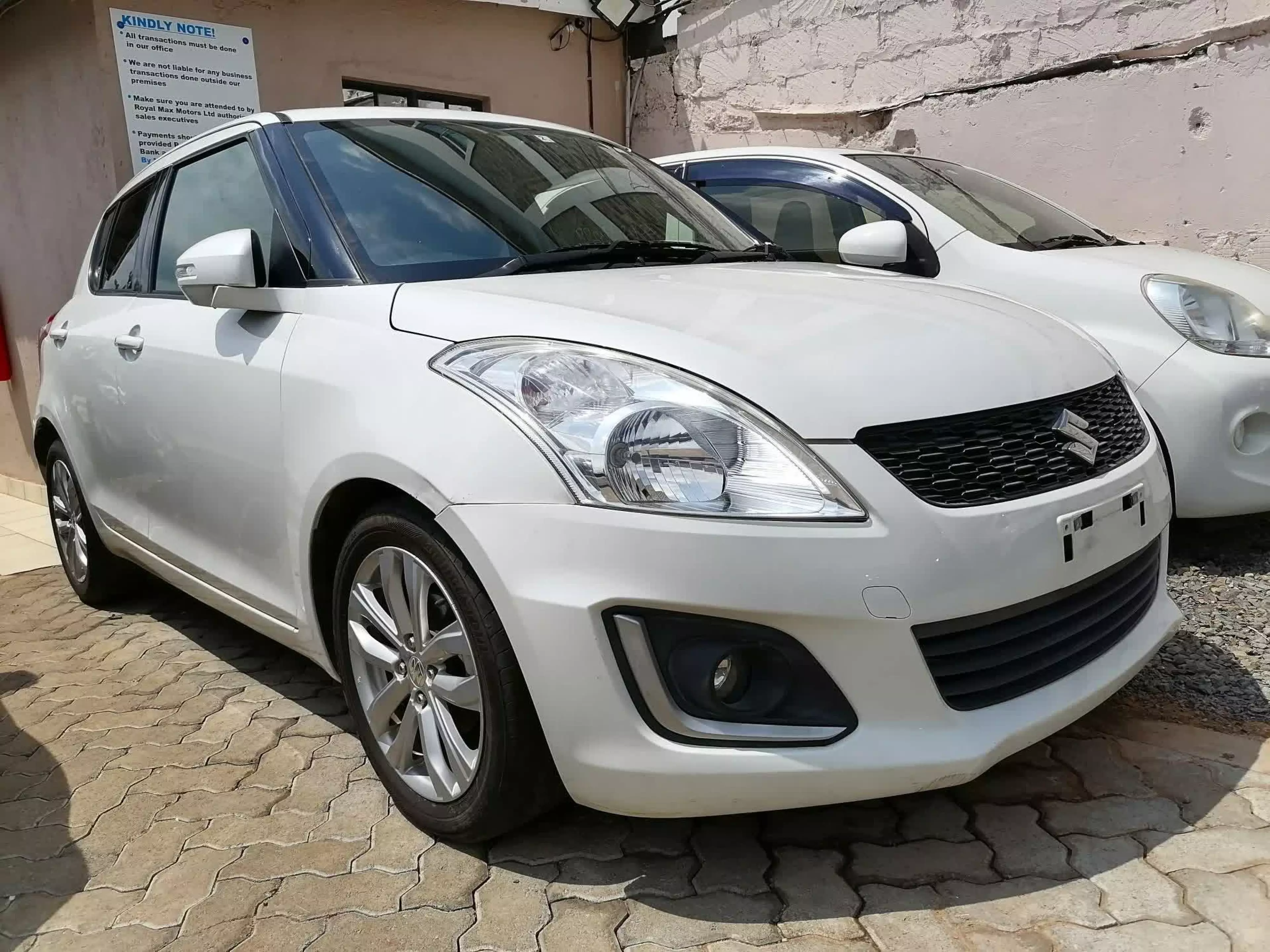SUZUKI Swift GLX - 2016