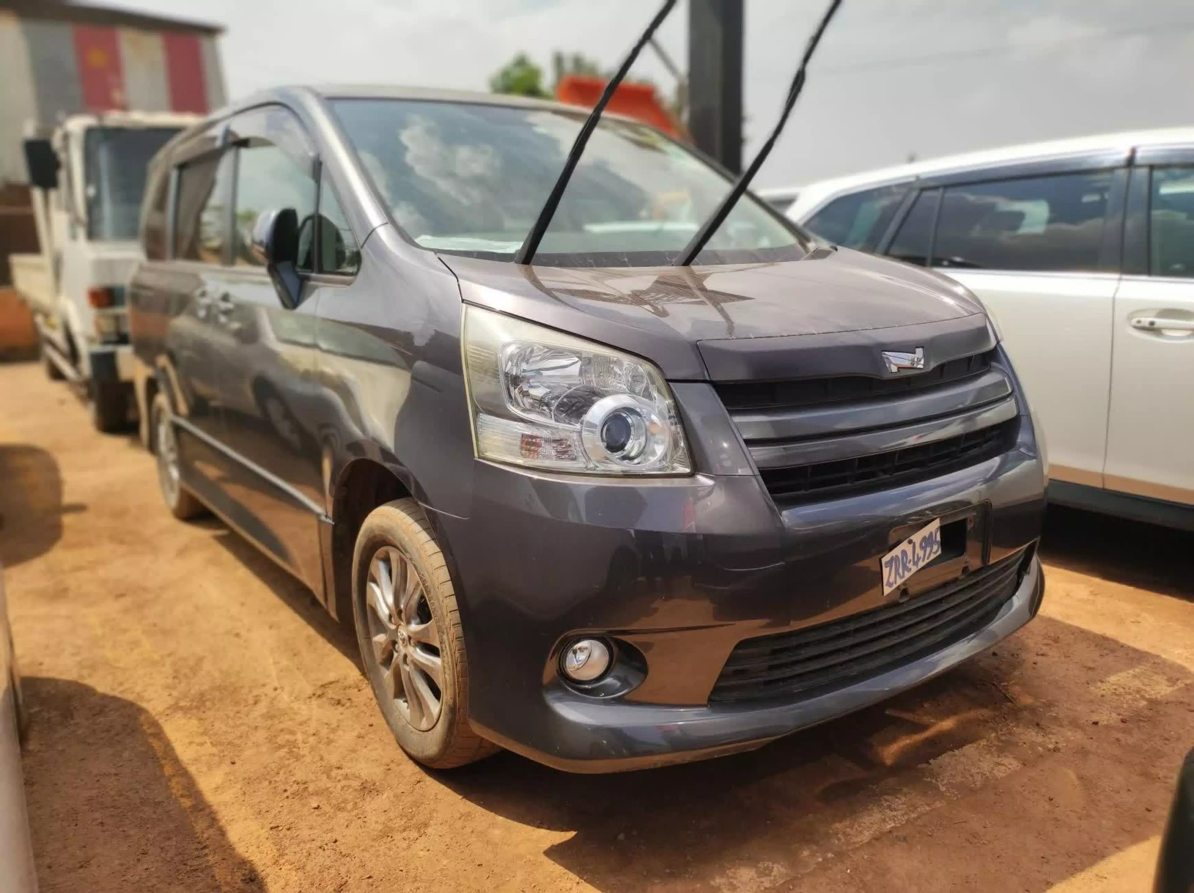 Toyota Noah - 2008