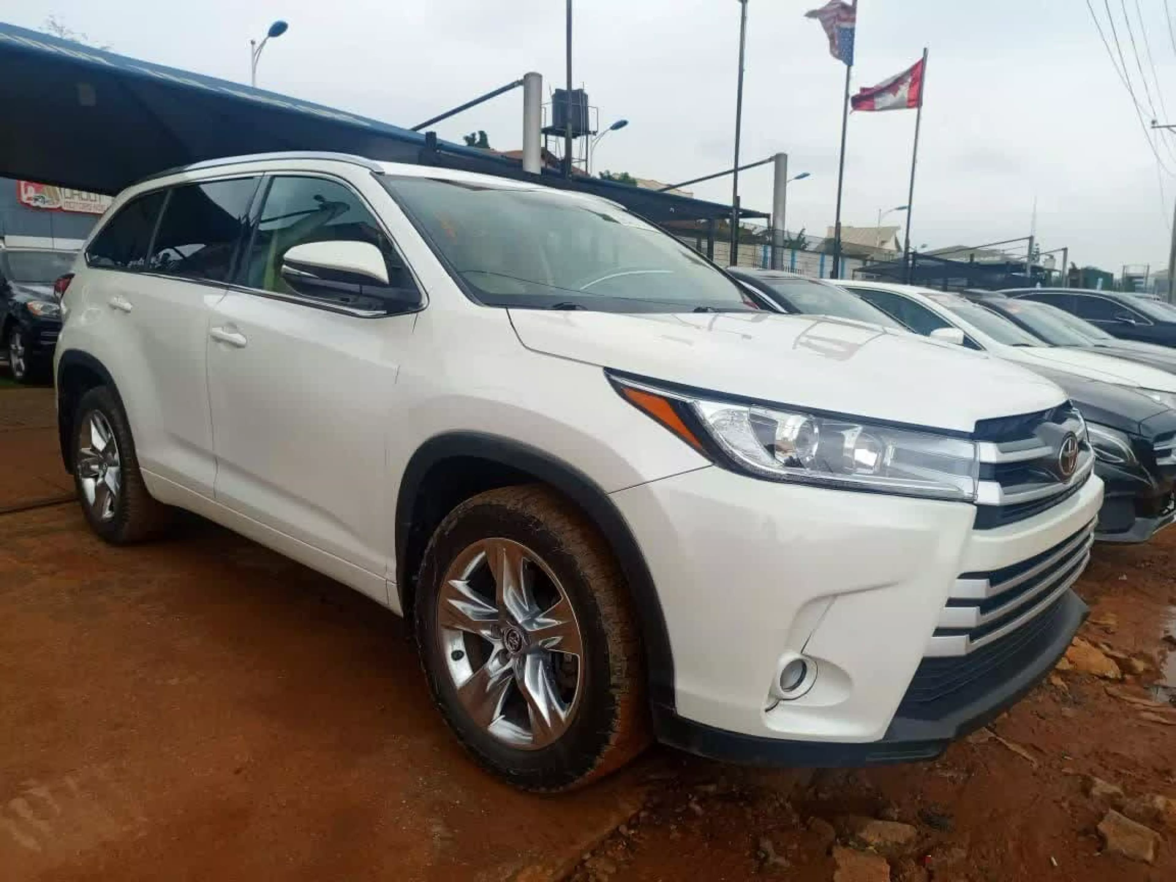 Toyota Highlander   - 2016