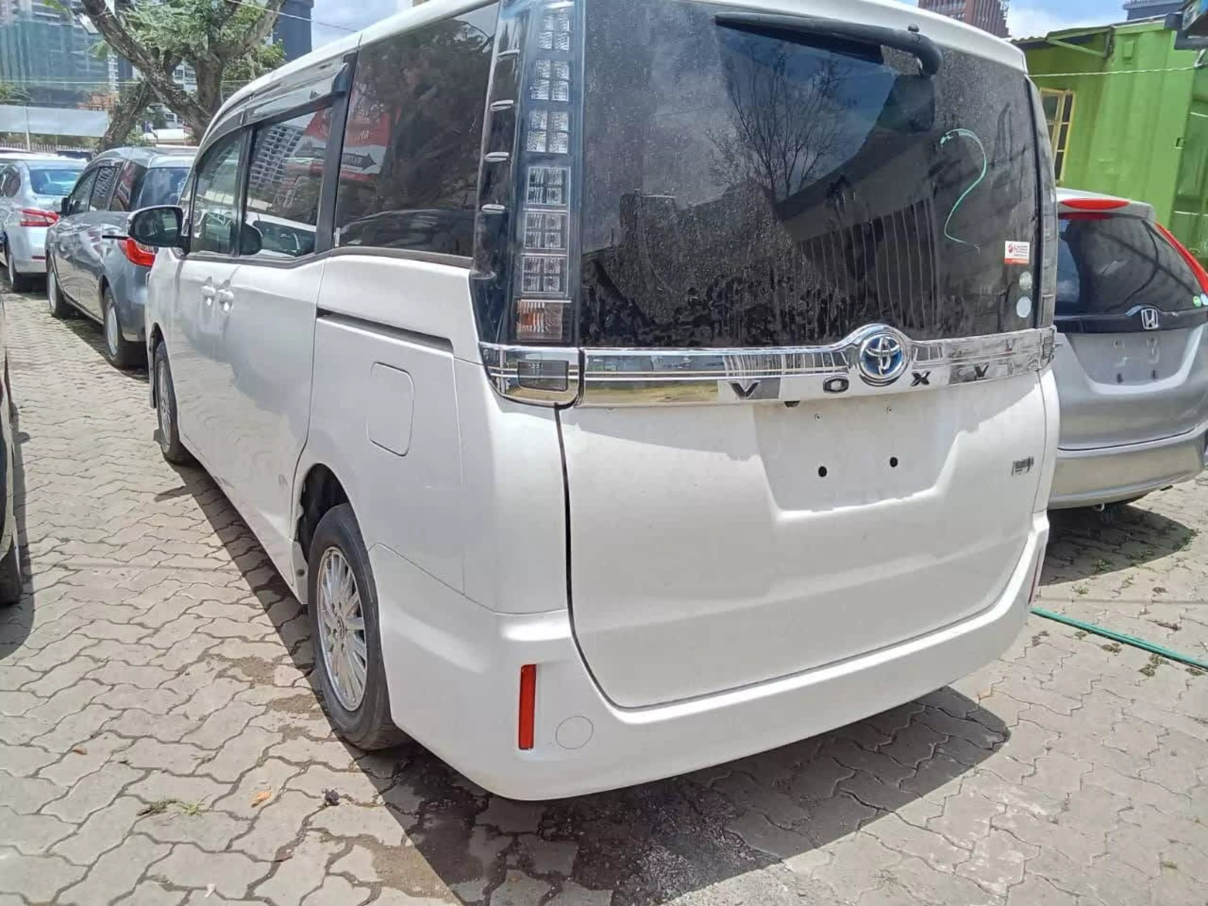 Toyota Voxy Hybrid   - 2016