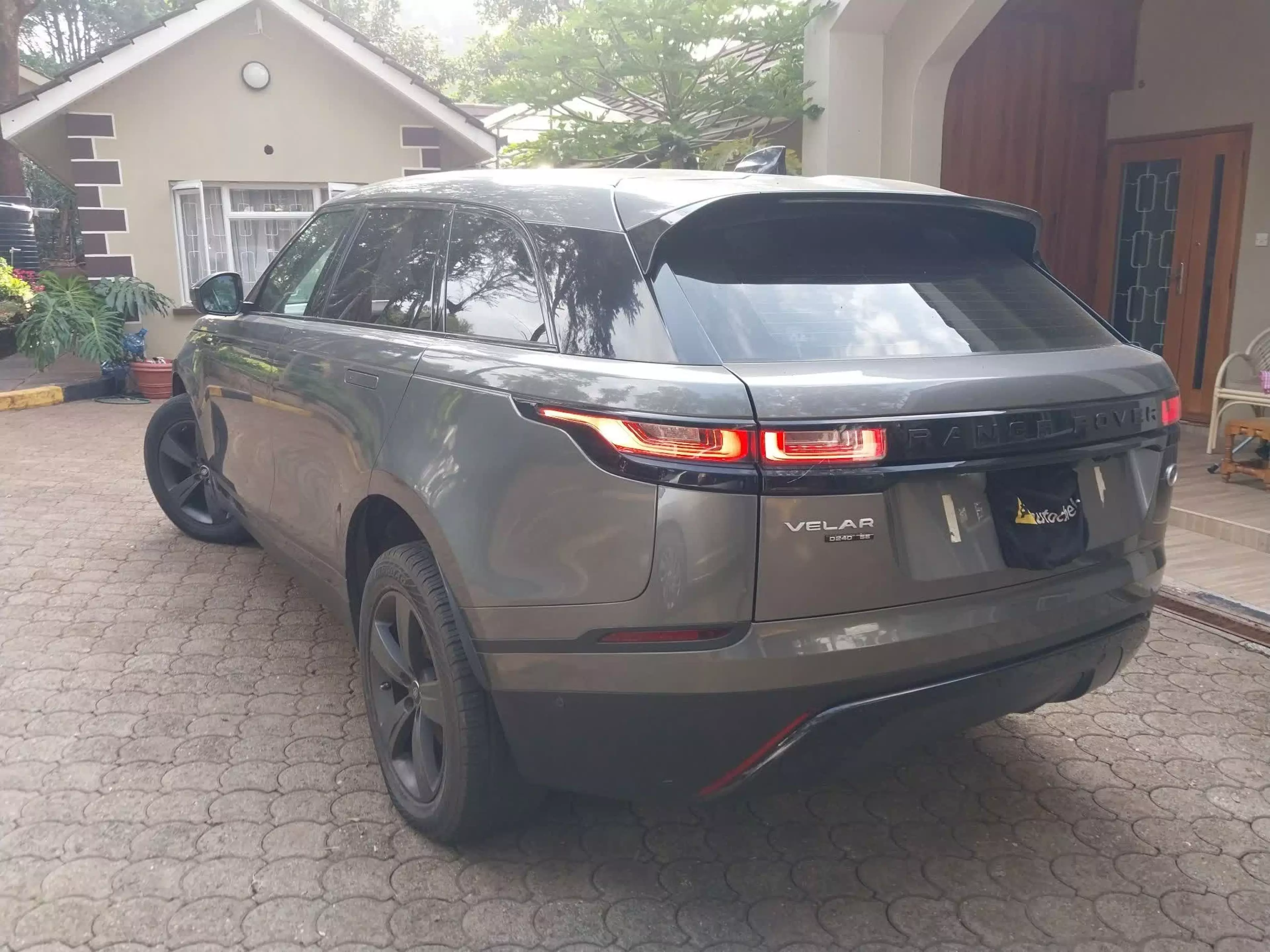 Land Rover Range Rover Velar   - 2018