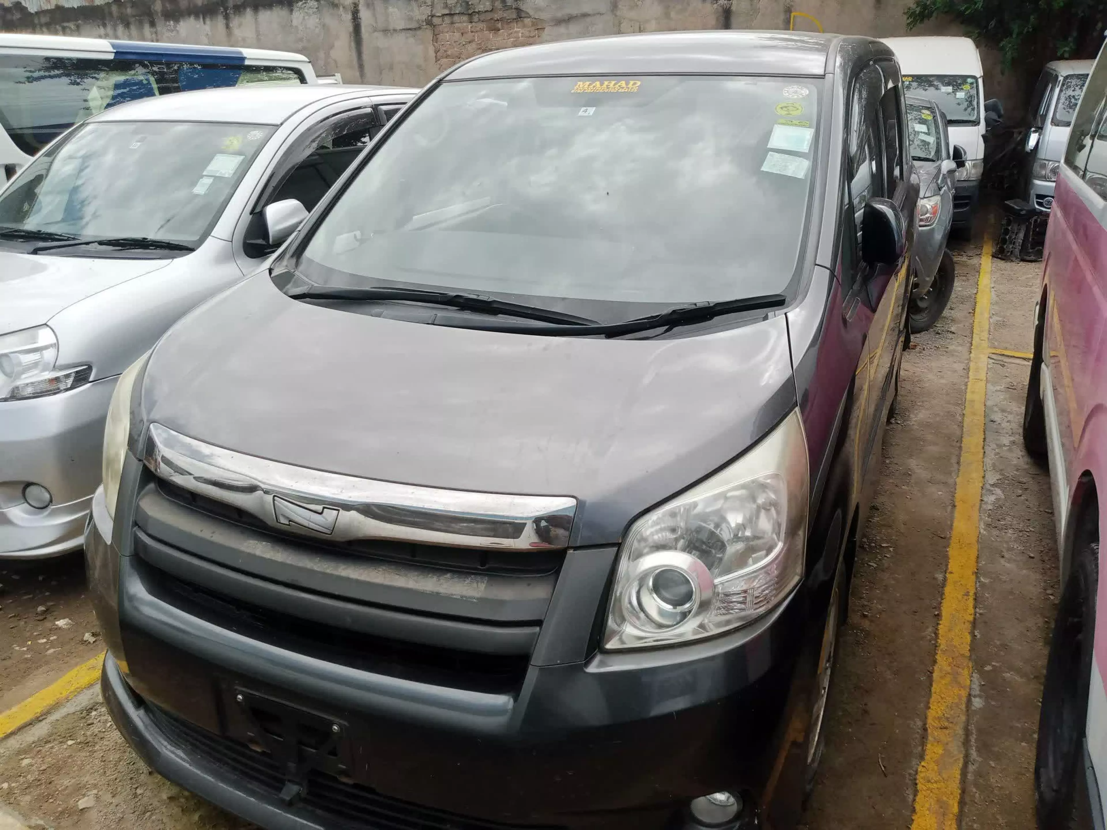 Toyota Noah - 2009