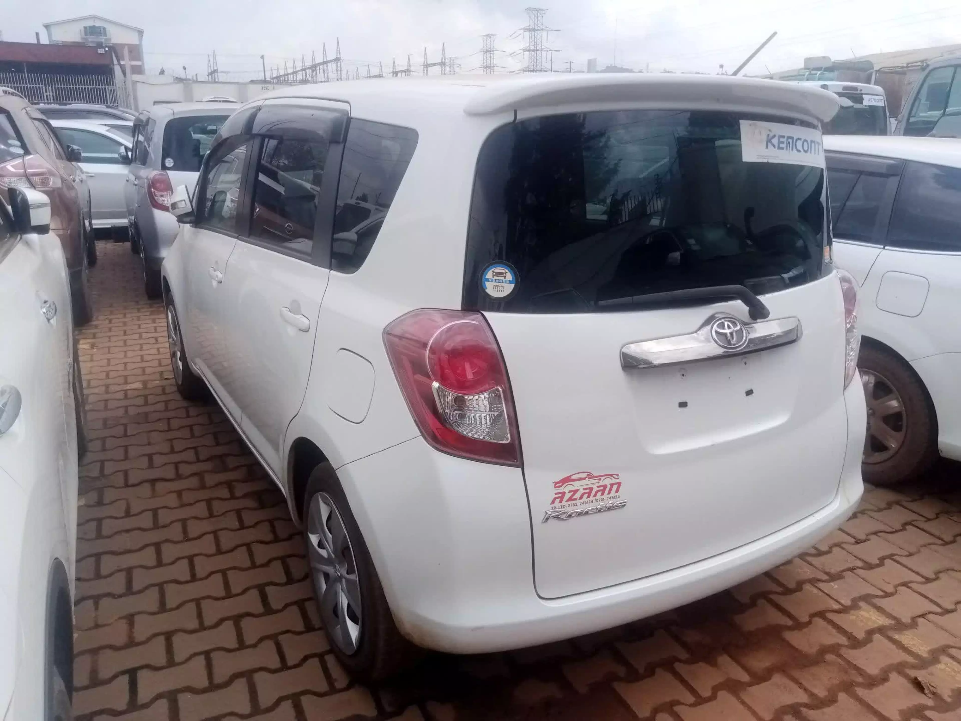 Toyota Ractis   - 2011