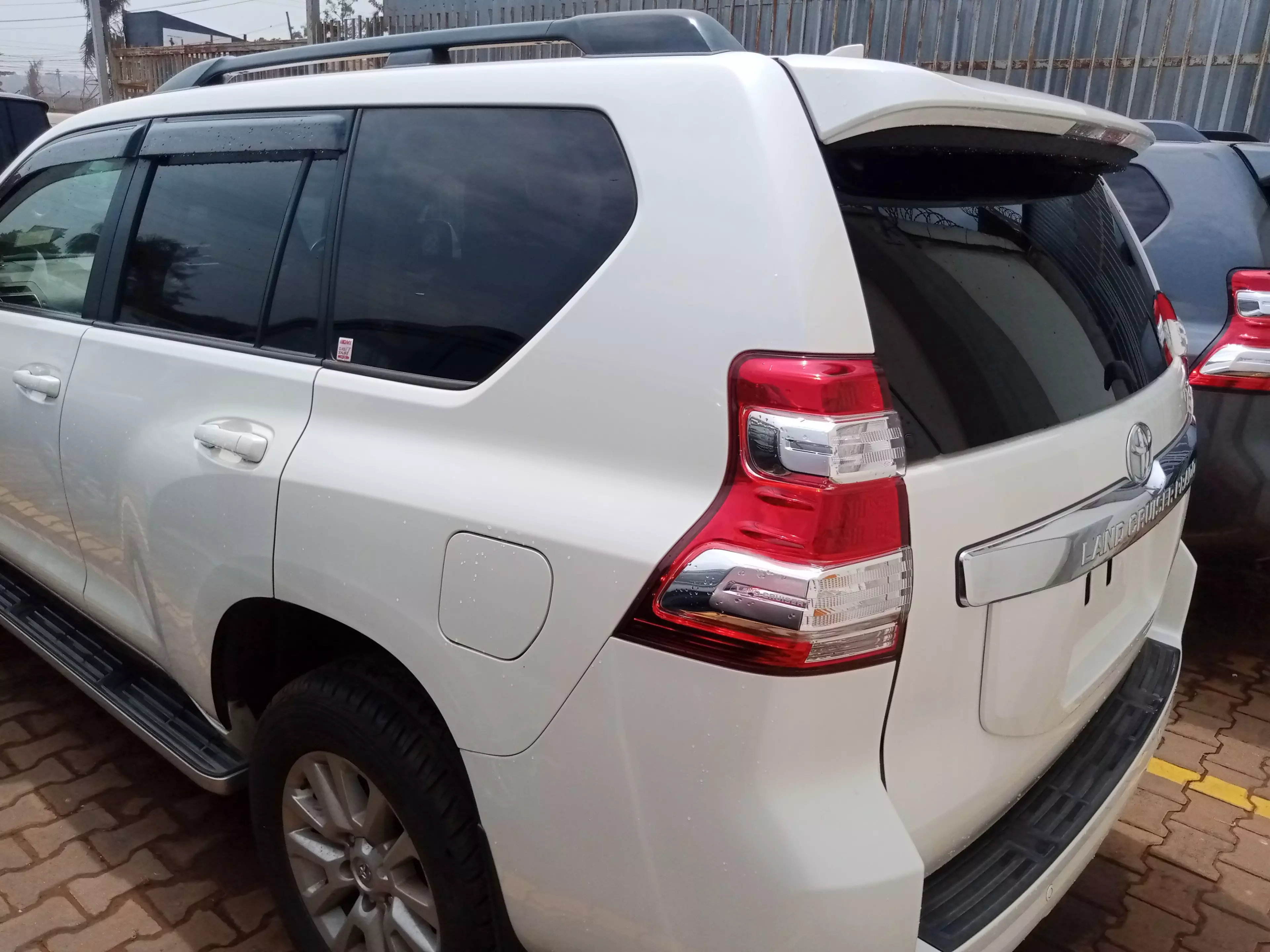 Toyota Landcruiser Prado   - 2016