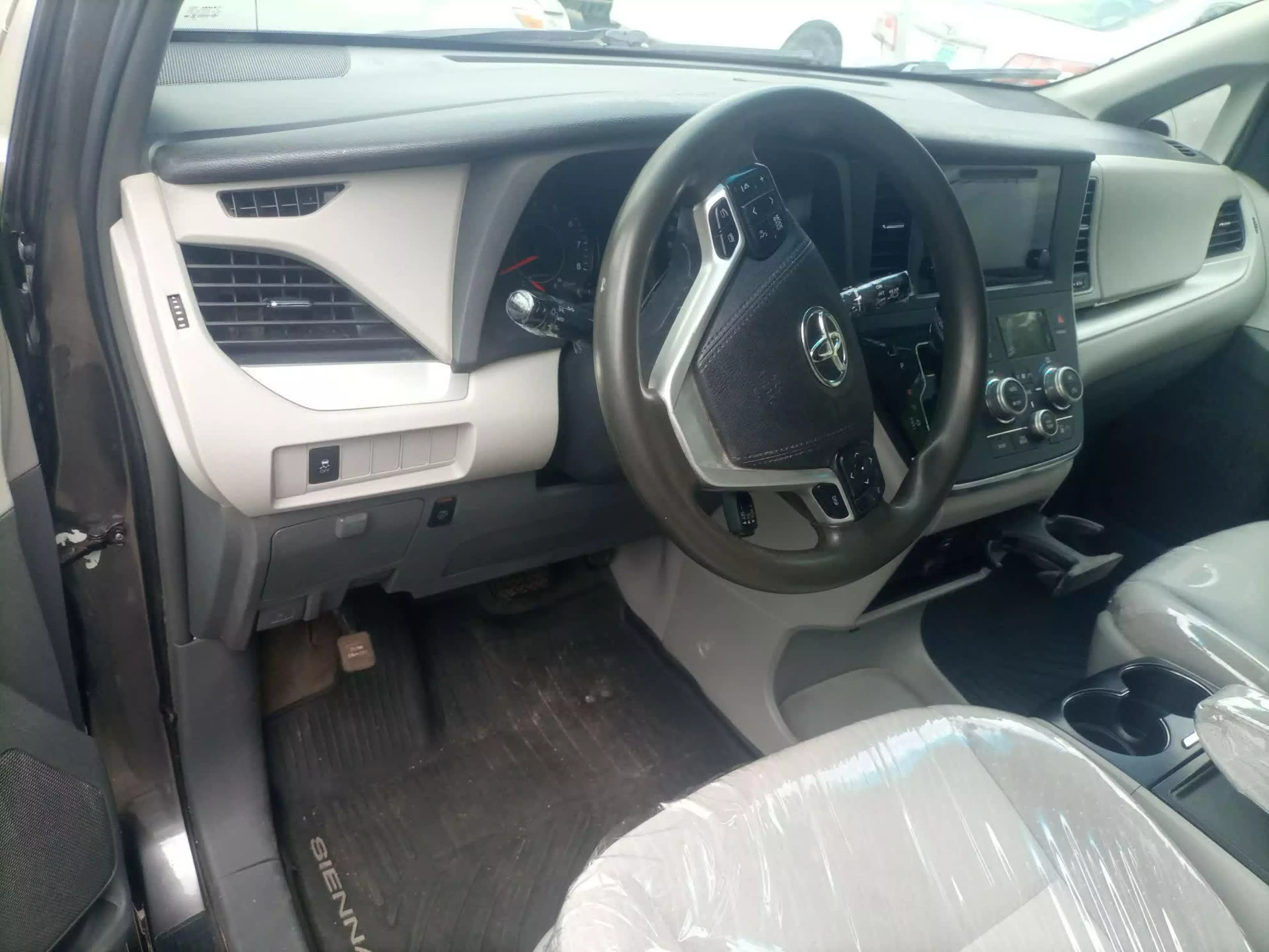 Toyota Sienna   - 2017