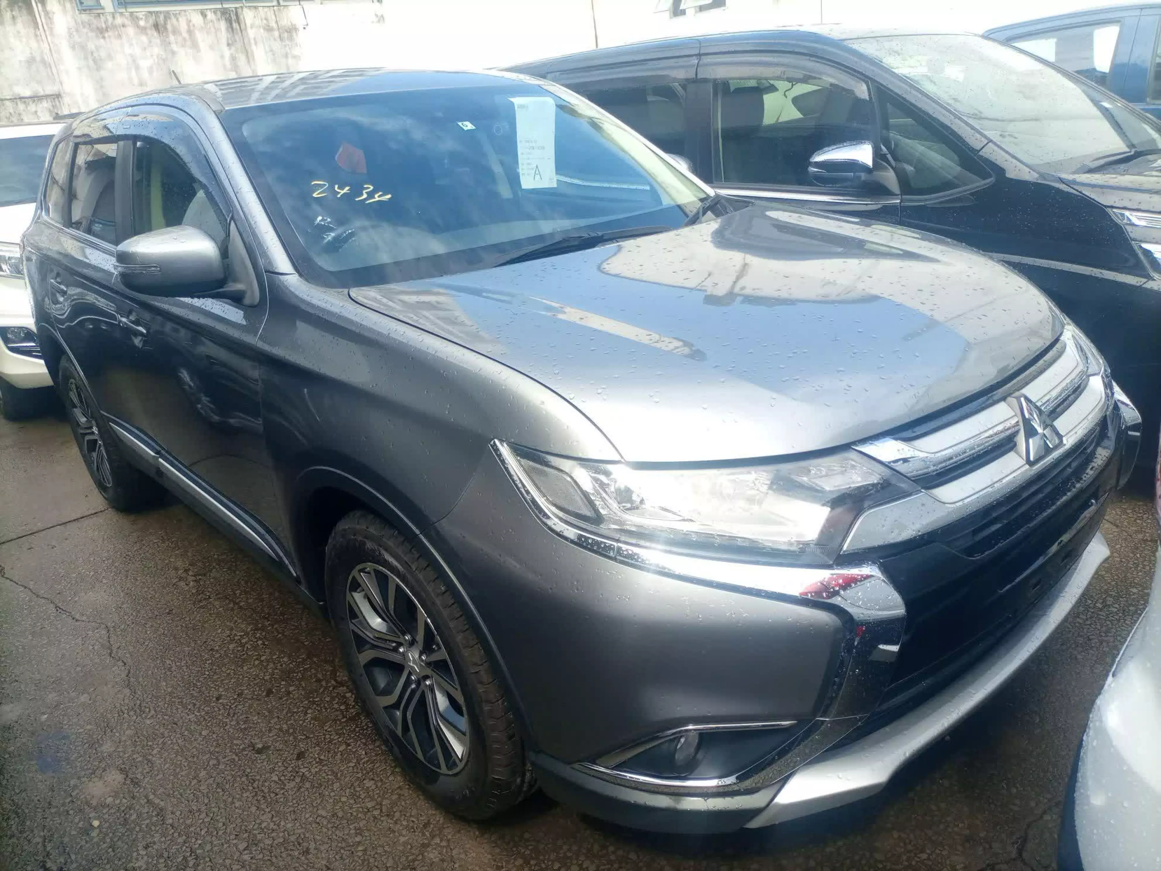 Mitsubishi OUTLANDER - 2016