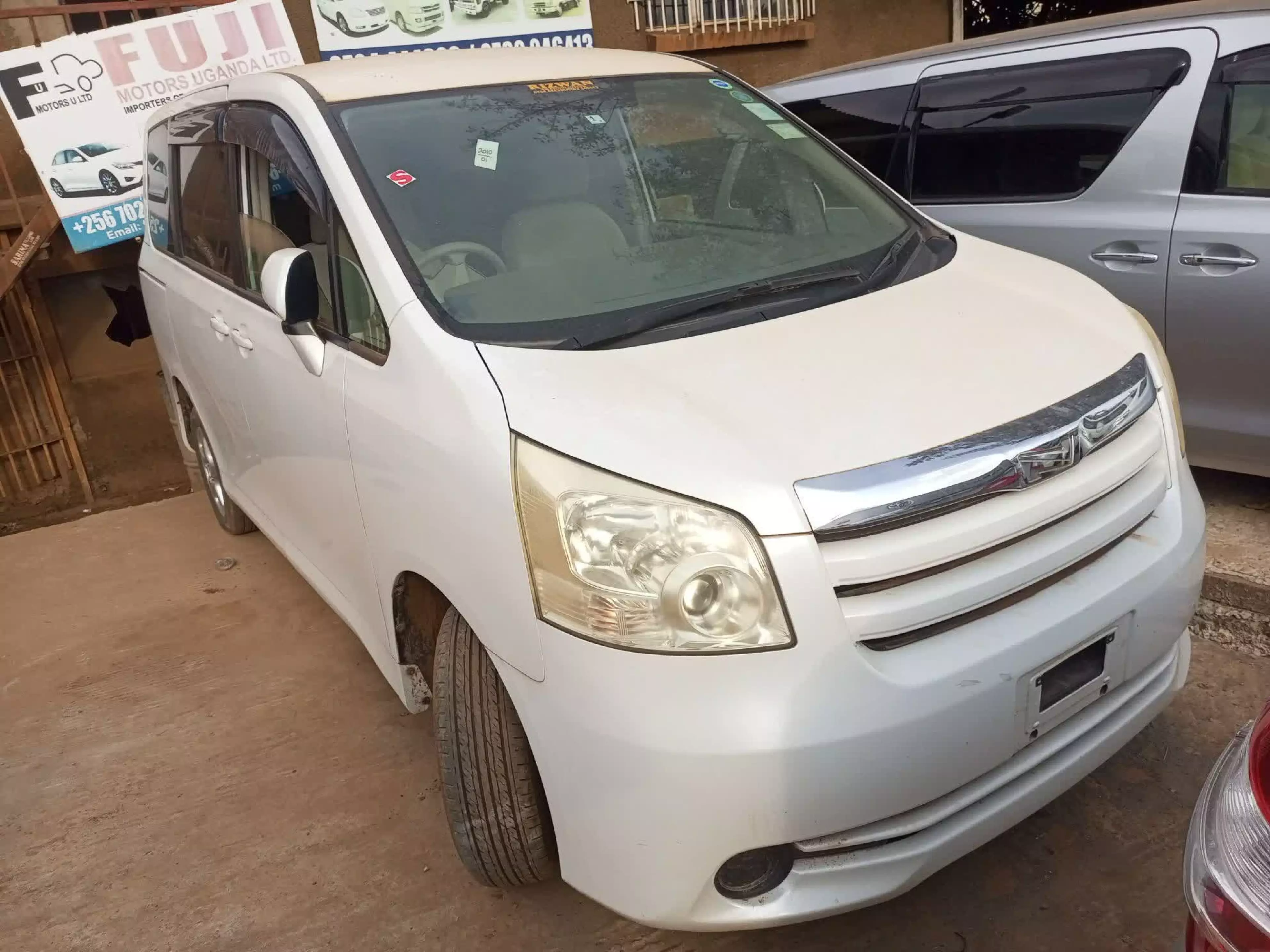Toyota Noah - 2009