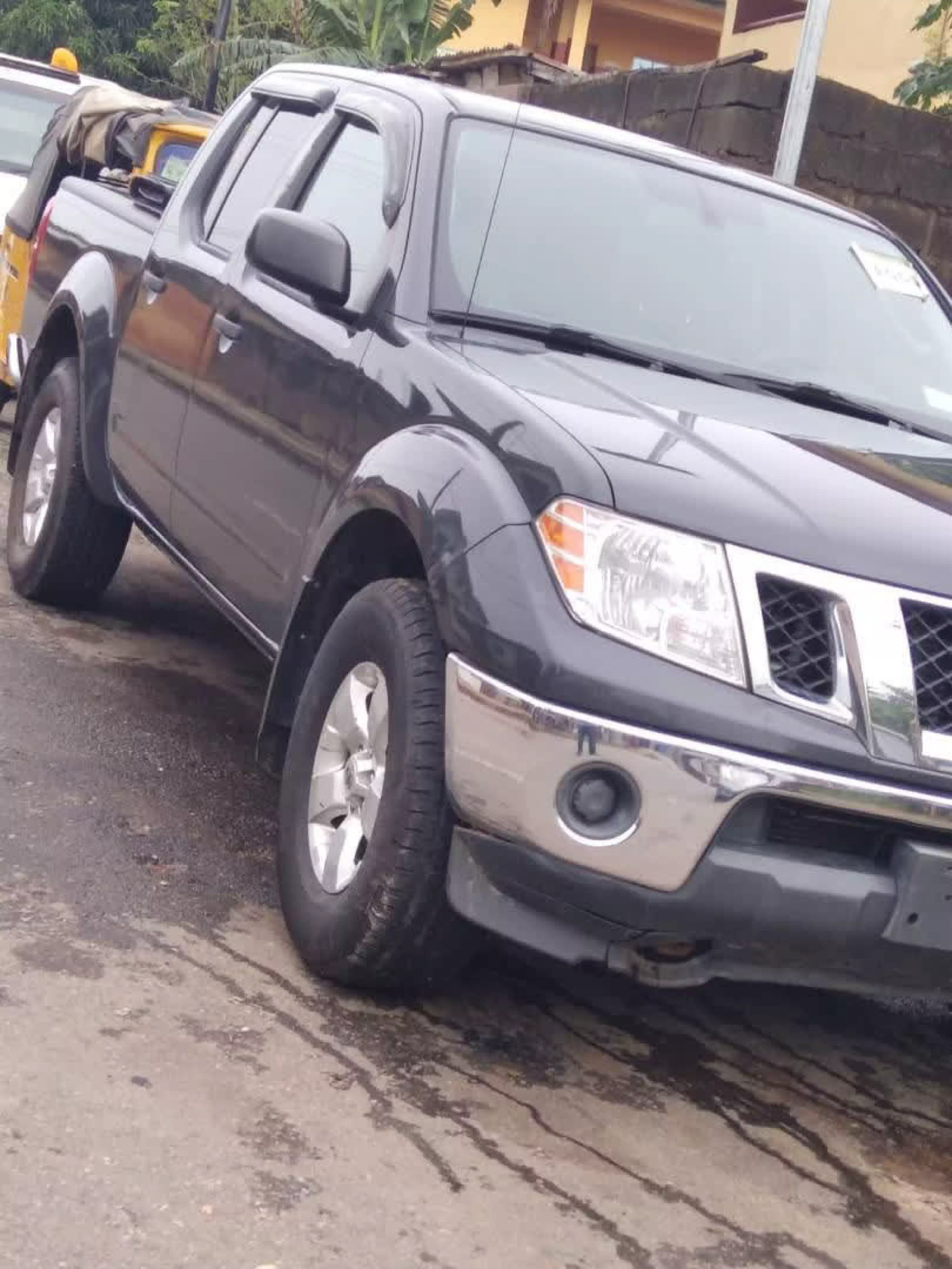 Nissan Frontier - 2010