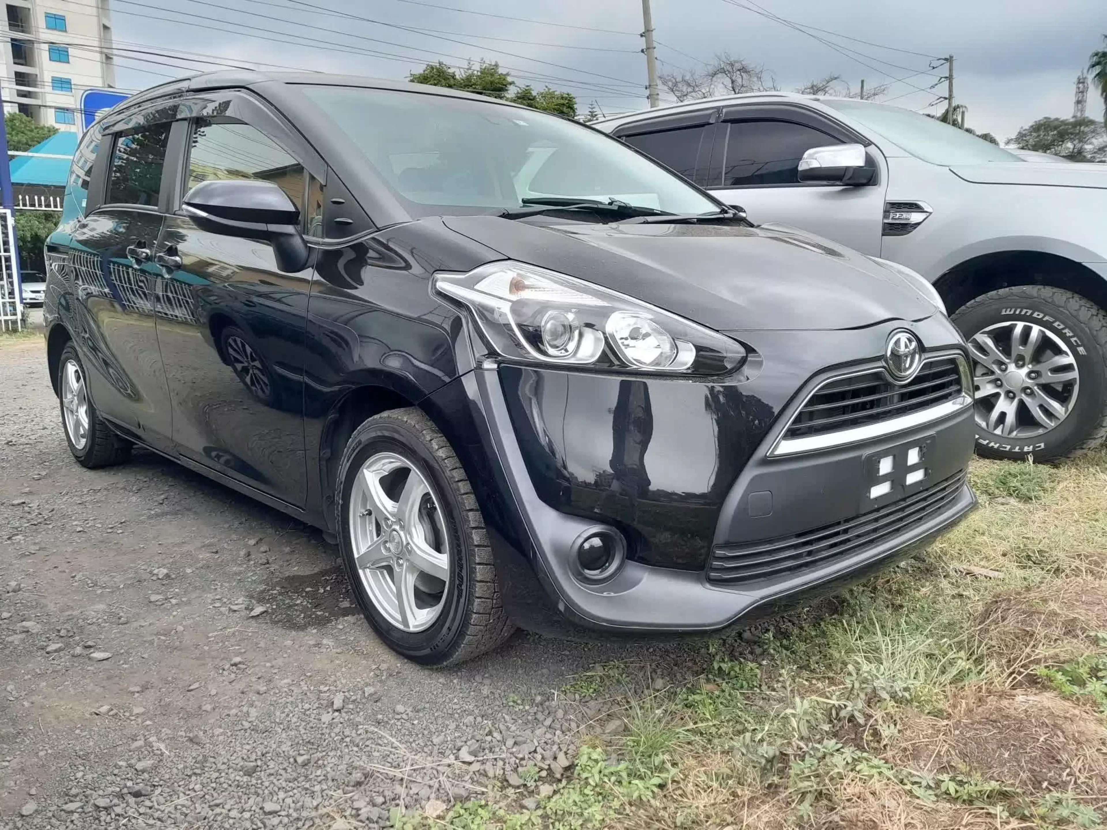Toyota Sienta - 2016