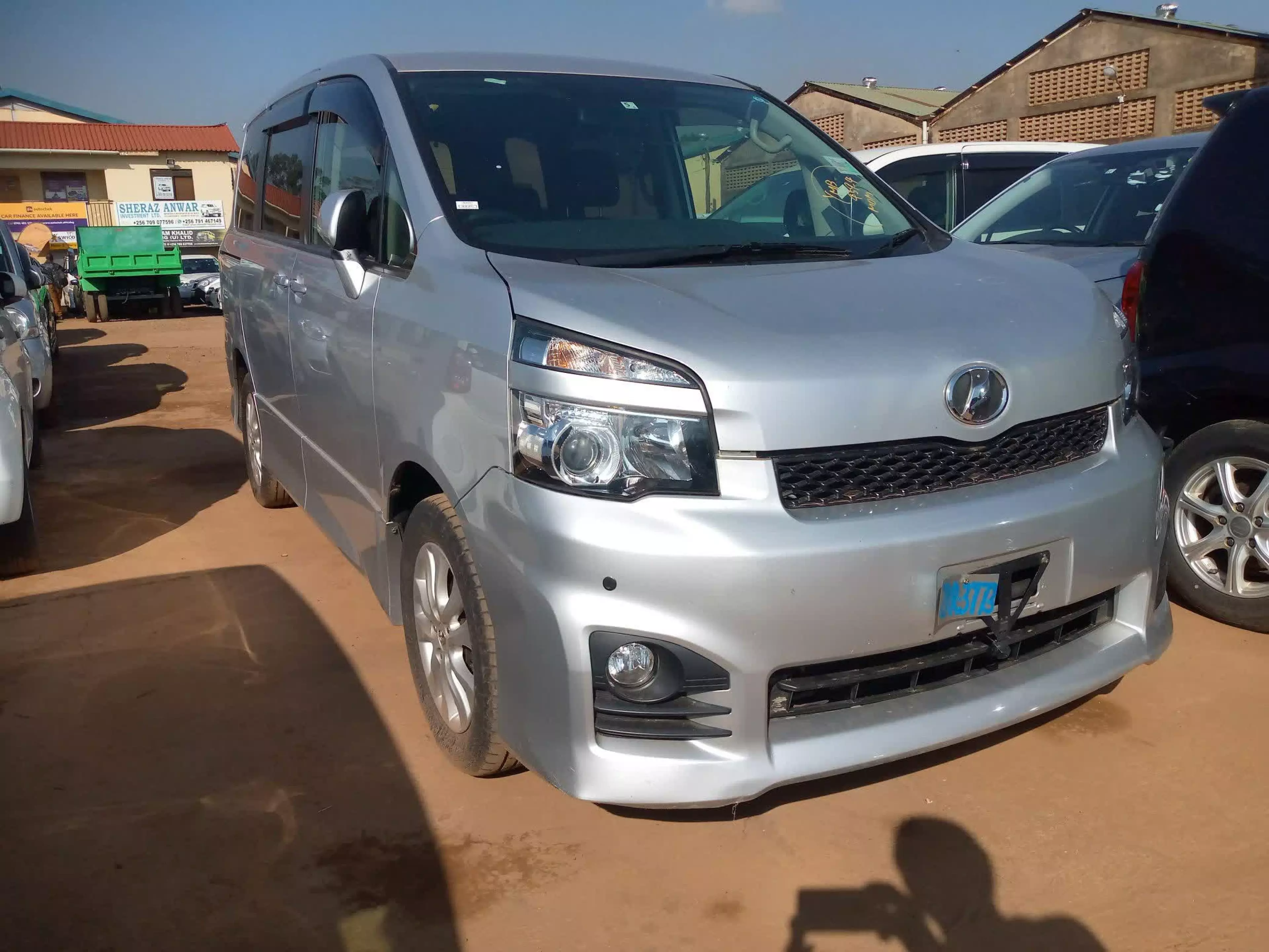 Toyota Voxy  - 2009