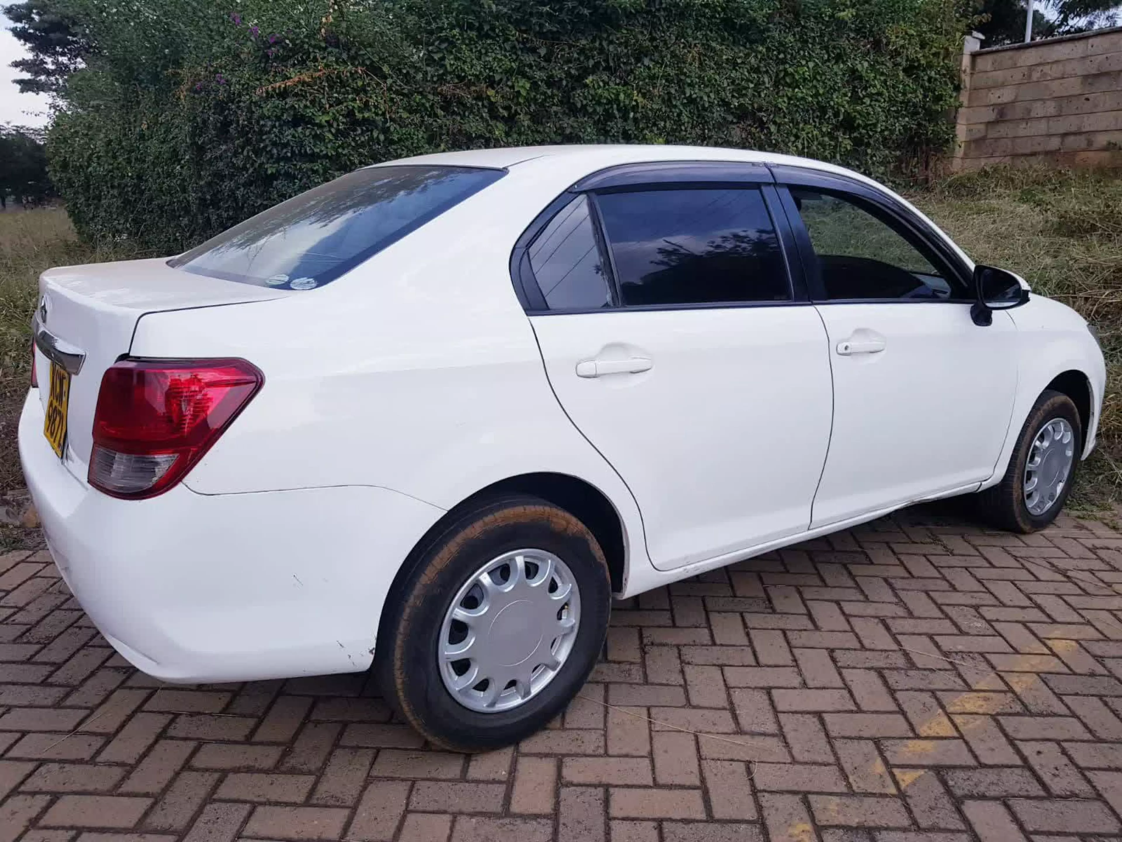 Toyota Axio  - 2013