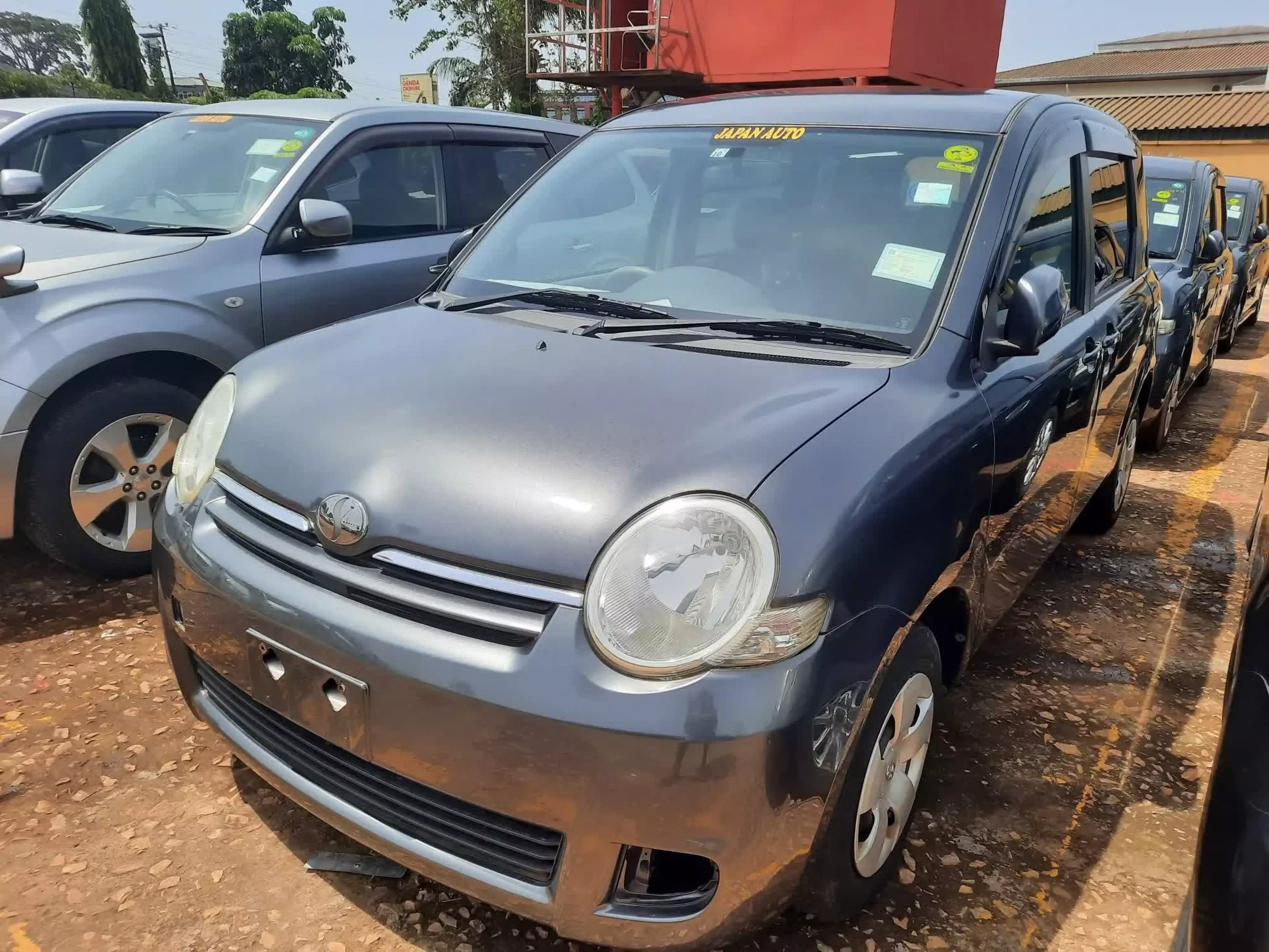 Toyota Sienta - 2009