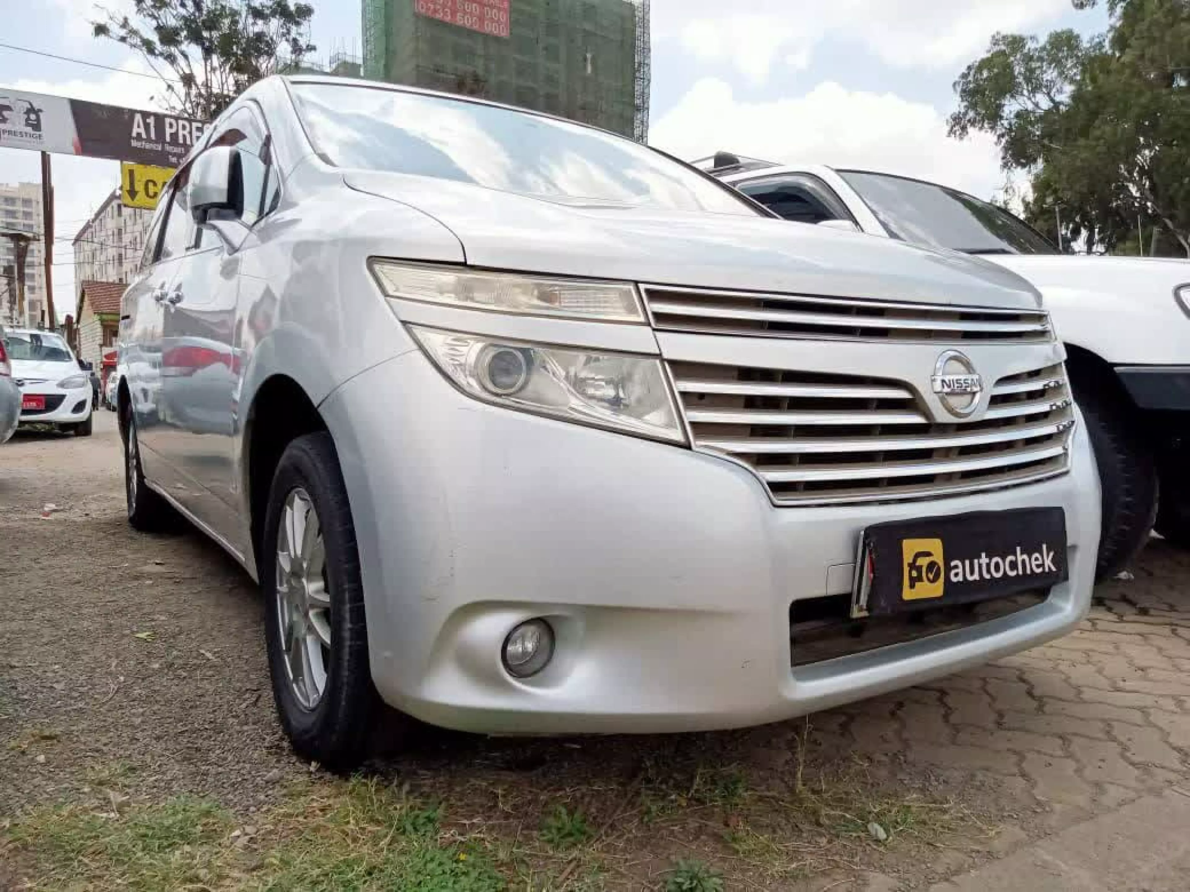 Nissan Elgrand - 2011