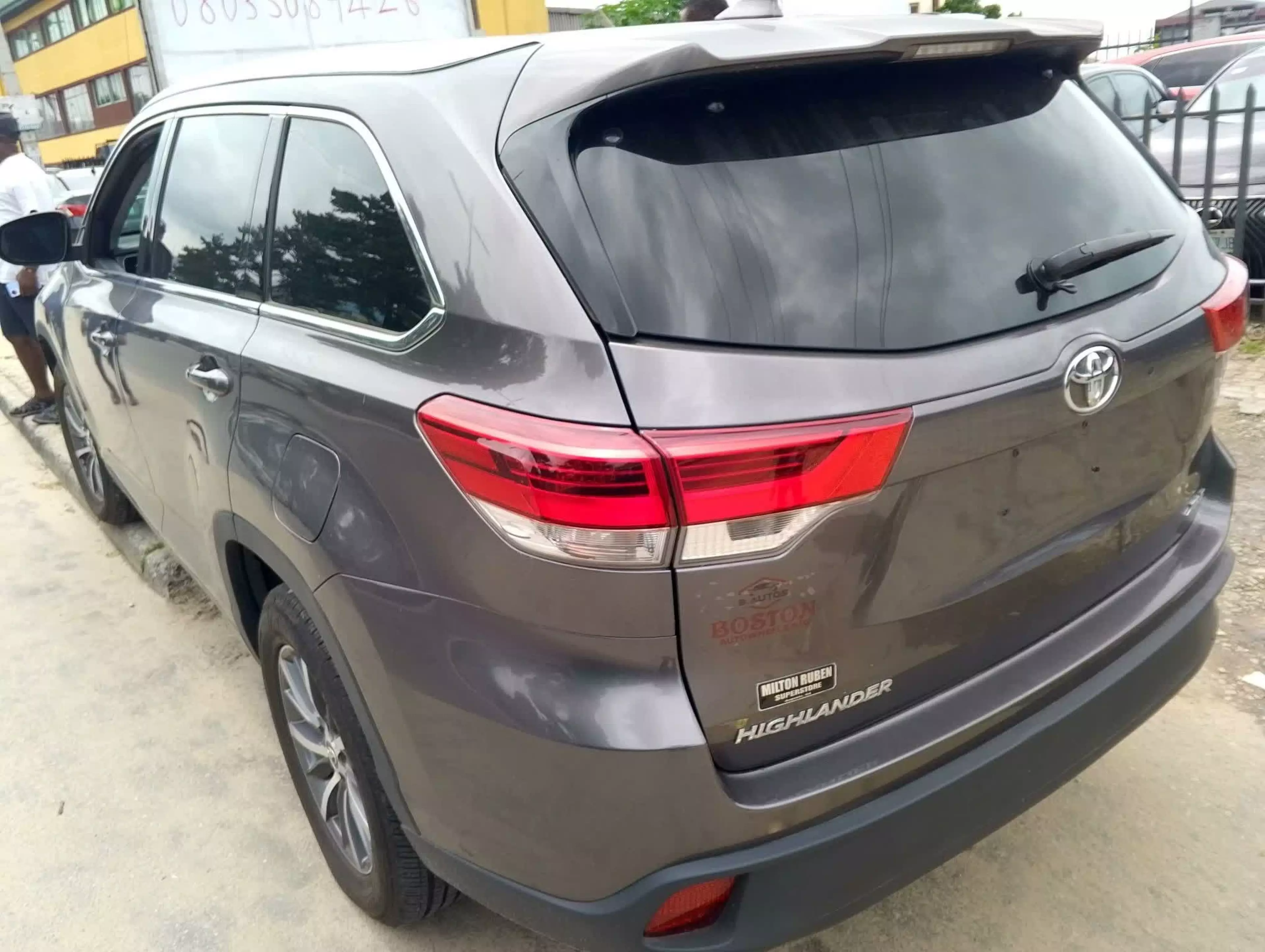 Toyota Highlander   - 2019