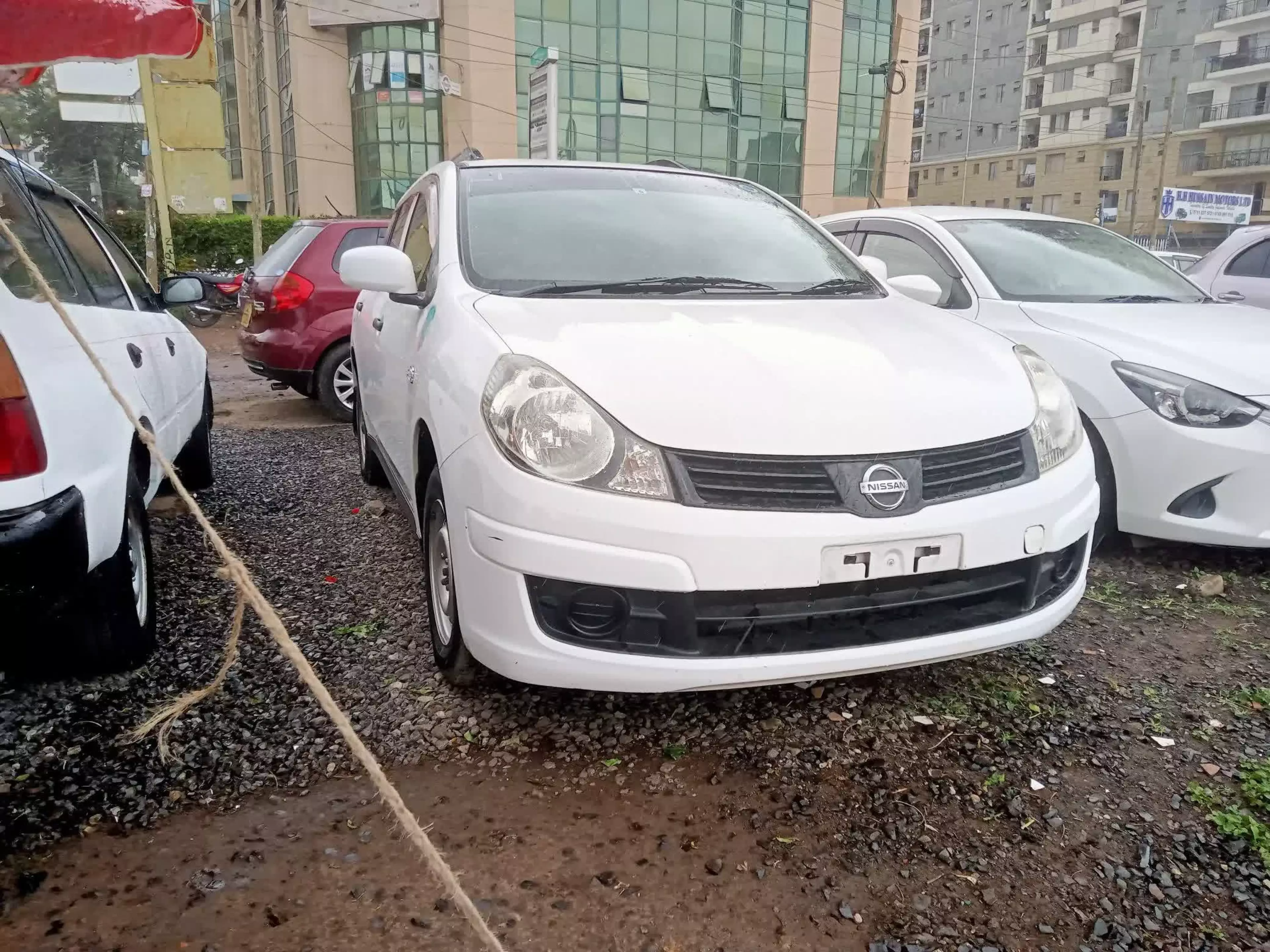Nissan Advan  - 2014