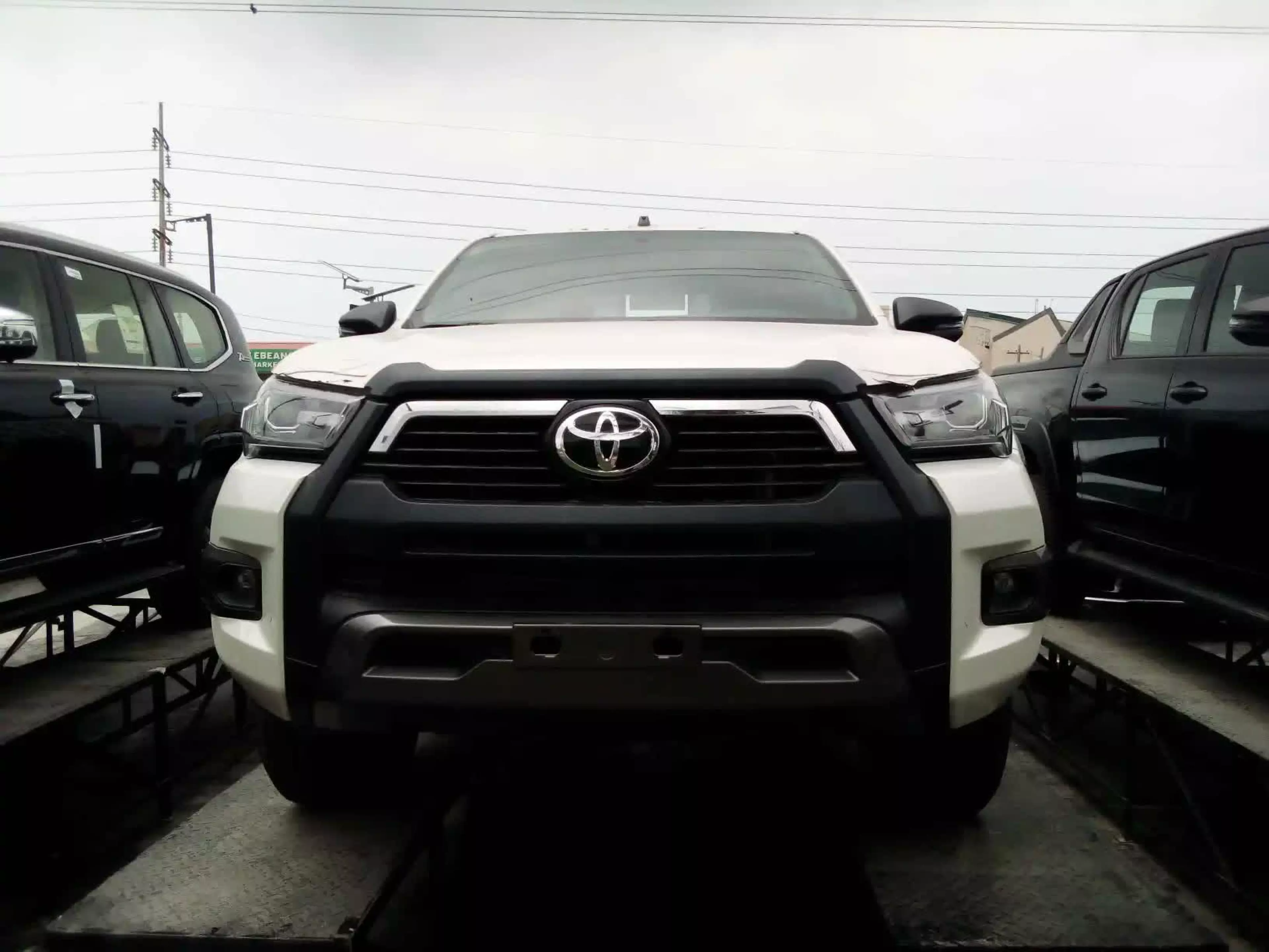 Toyota Hilux  - 2021