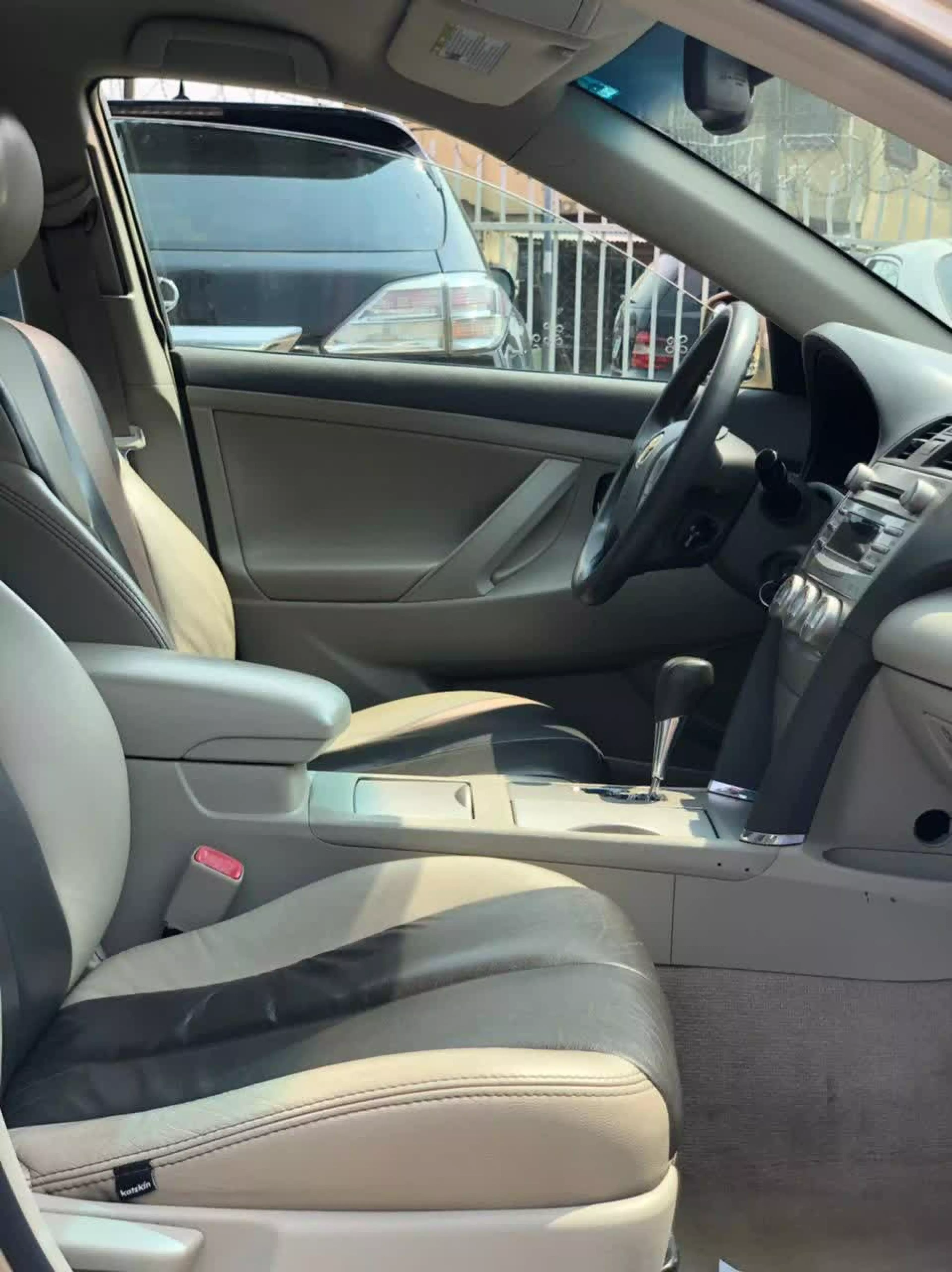 Toyota Camry   - 2010