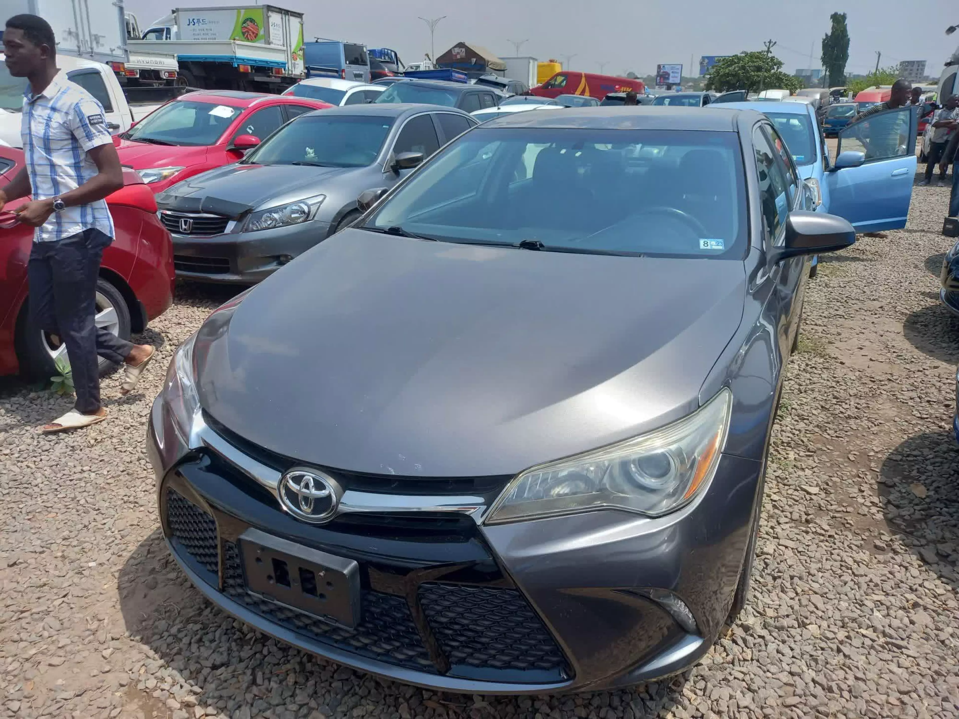 Toyota Camry - 2016