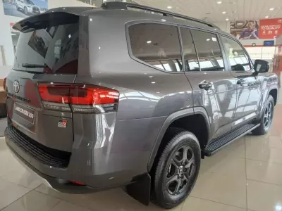 Toyota Landcruiser 300 GR Sport   - 2024