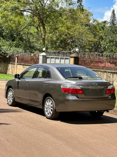 Toyota Premio    - 2009