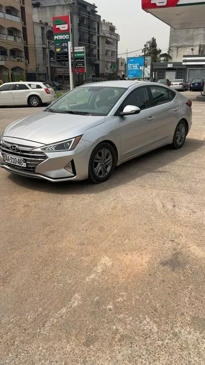Hyundai Elantra   - 2020