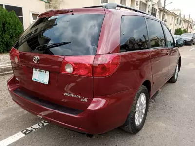 Toyota Sienna   - 2008