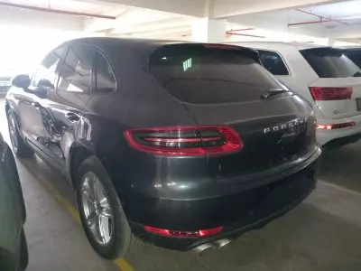 PORSCHE Macan