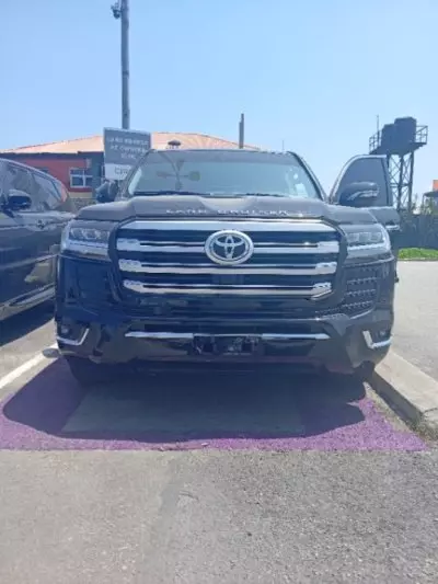 Toyota LAND CRUISER 300 LC300