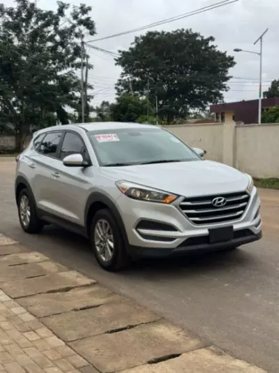 Hyundai TUCSON 2,0L BVM 4x4 GL