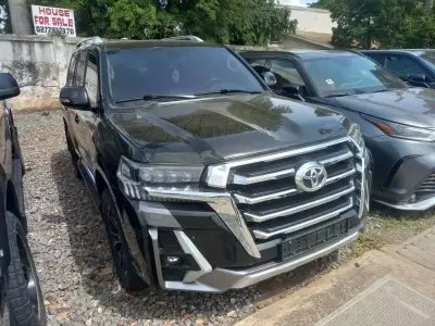 Toyota Land Cruiser V8