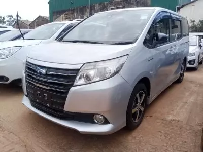 Toyota Noah Hybrid