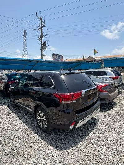 Mitsubishi OUTLANDER FORT