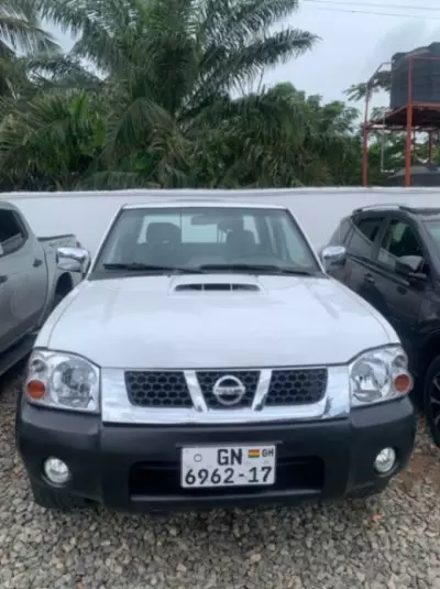 Nissan NP 300