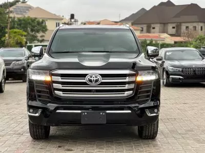 Toyota Land Cruiser VXR V8